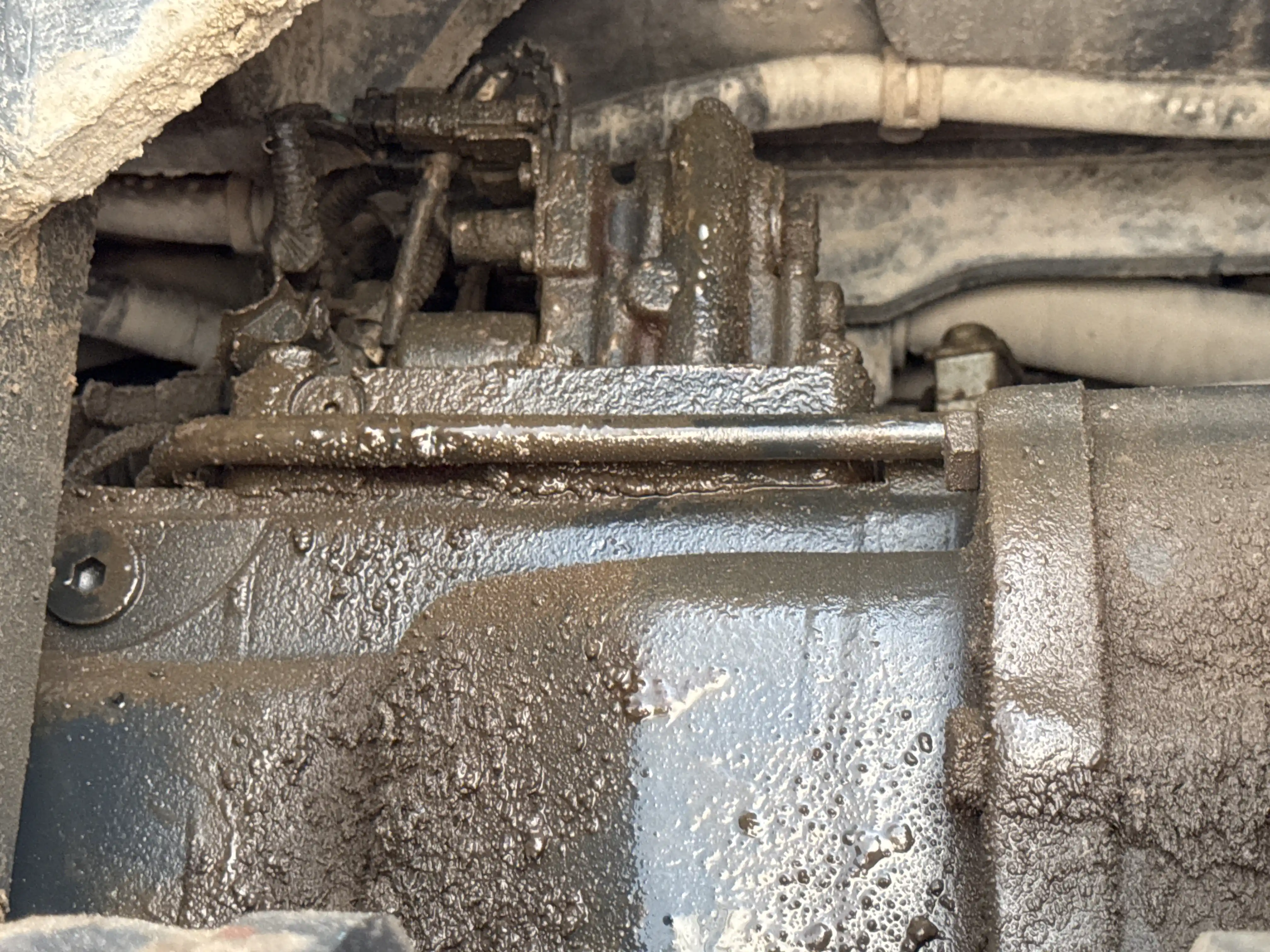 WHL-001-Komatsu-WA470-6R-wheel-loader-inspection-drive-system-transmission-case-3