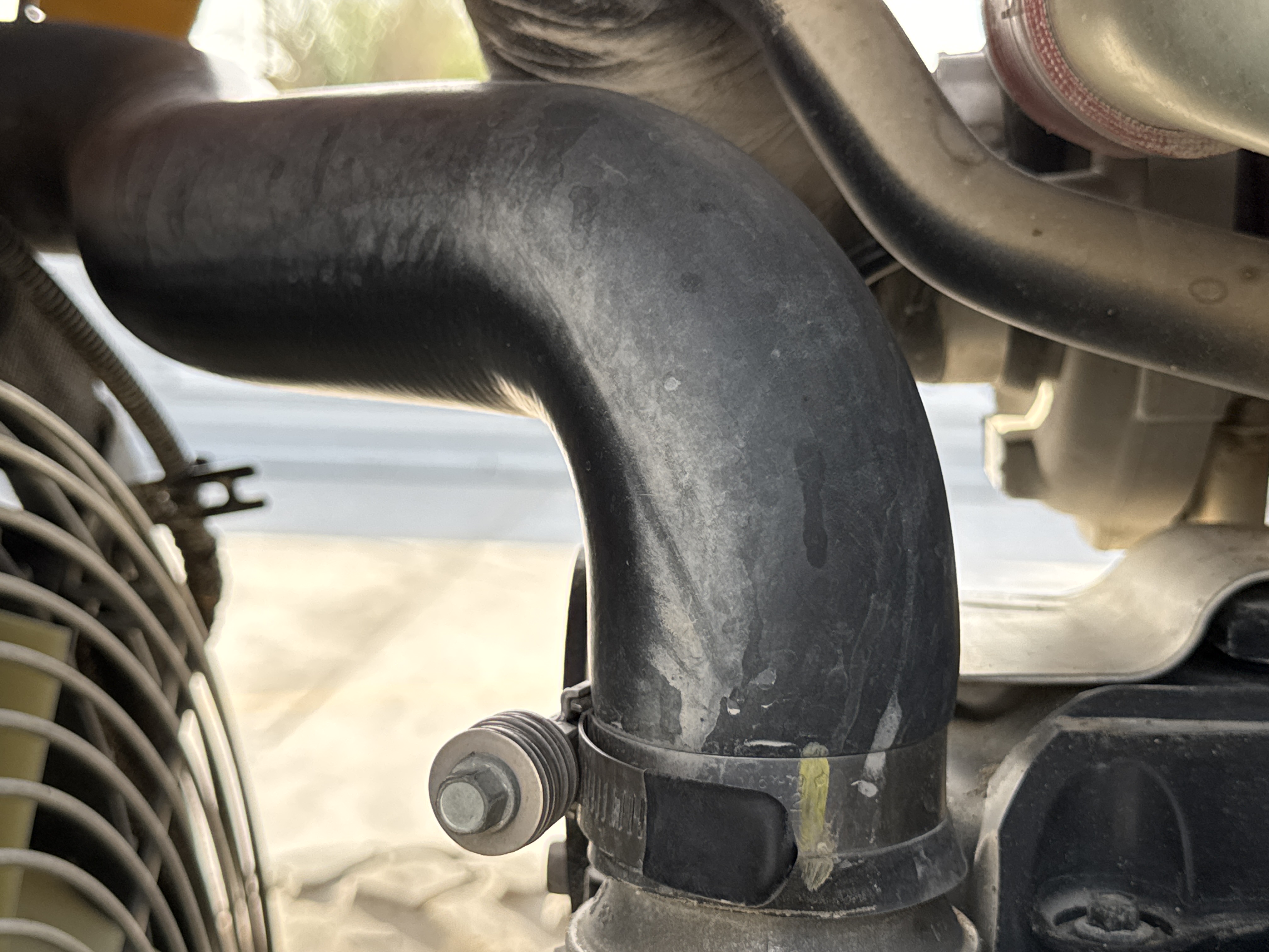 BHL-001-Cat-426F2-backhoe-loader-inspection-engine-hoses-1
