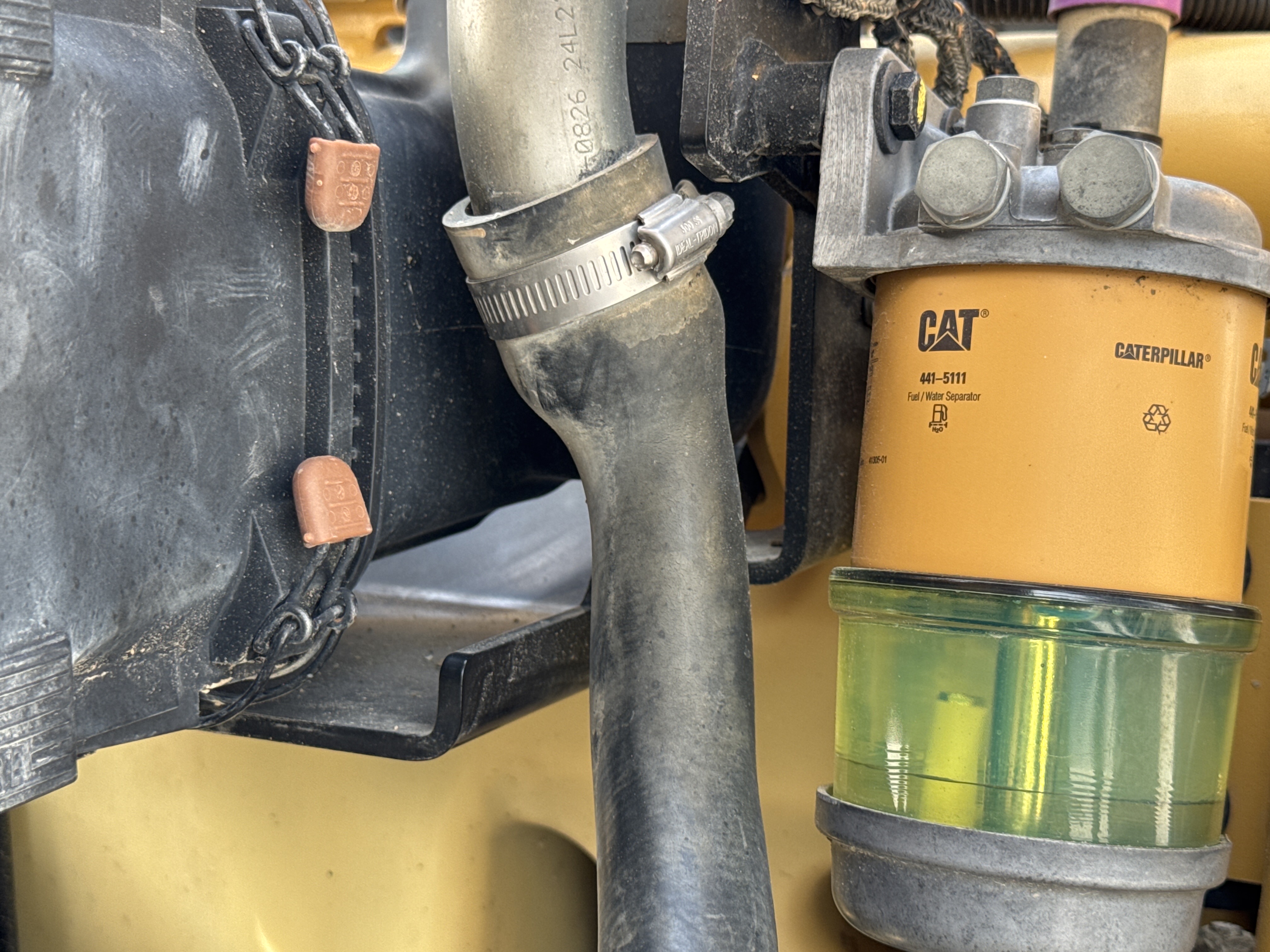 BHL-001-Cat-426F2-backhoe-loader-inspection-engine-hoses-3