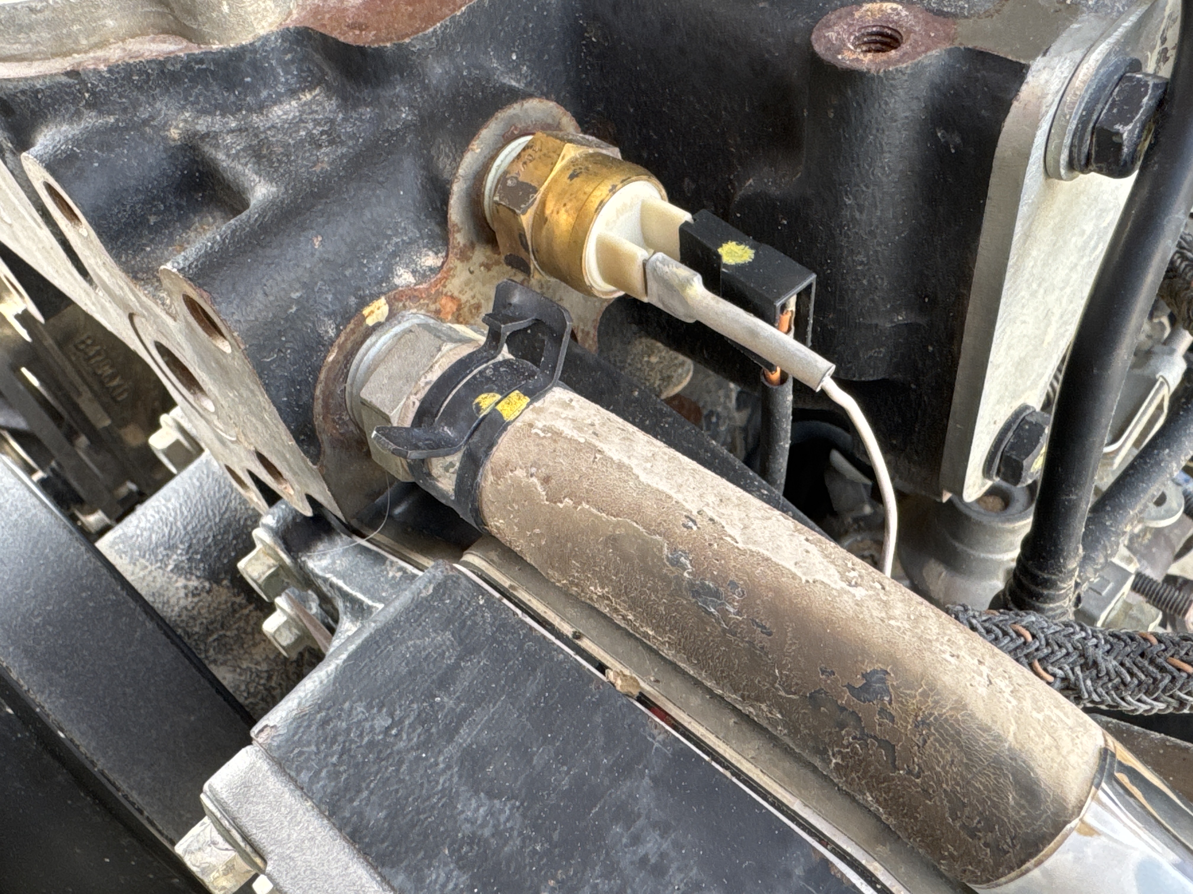 BHL-001-Cat-426F2-backhoe-loader-inspection-engine-hoses-4