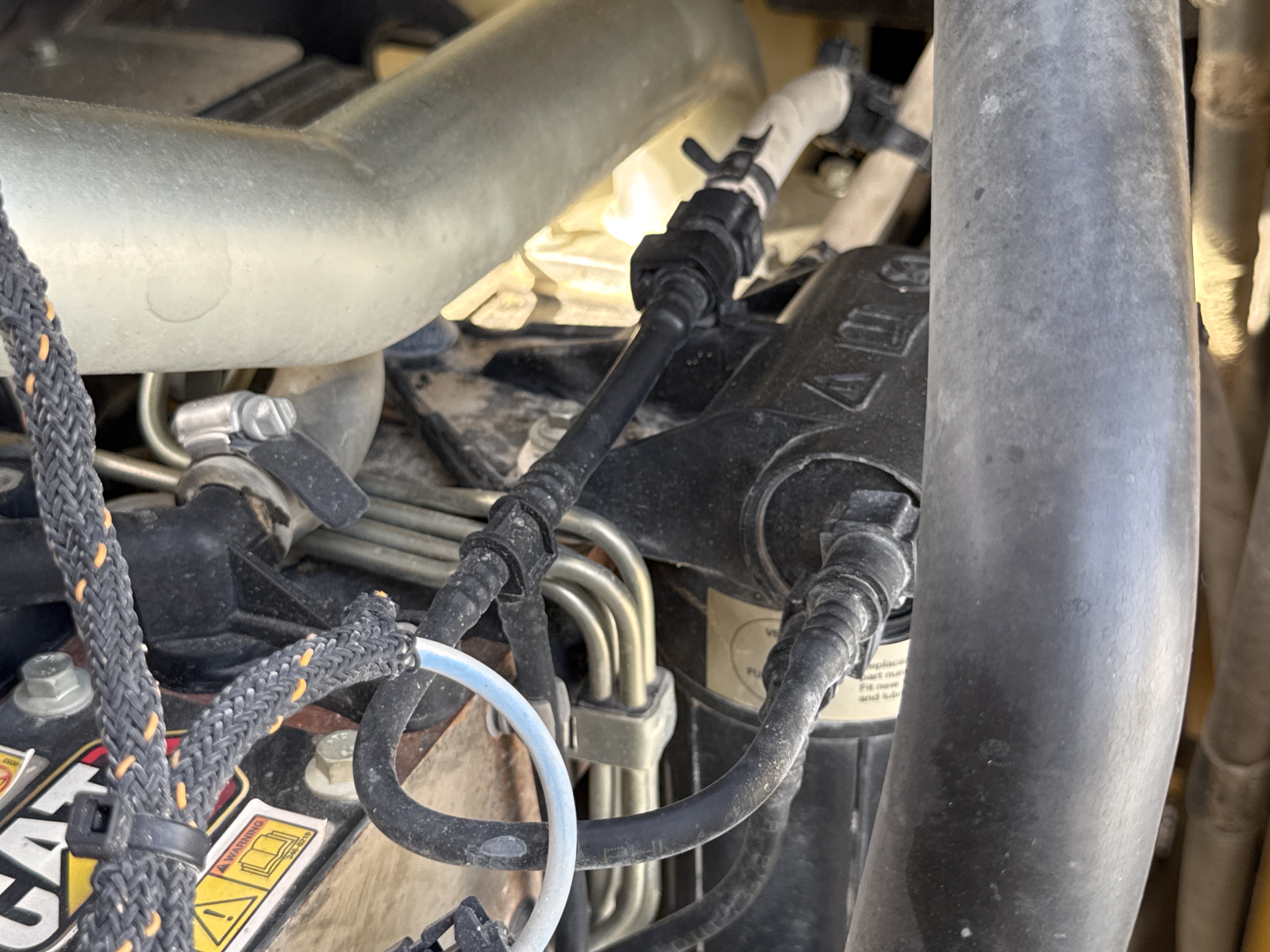 BHL-001-Cat-426F2-backhoe-loader-inspection-engine-hoses-5