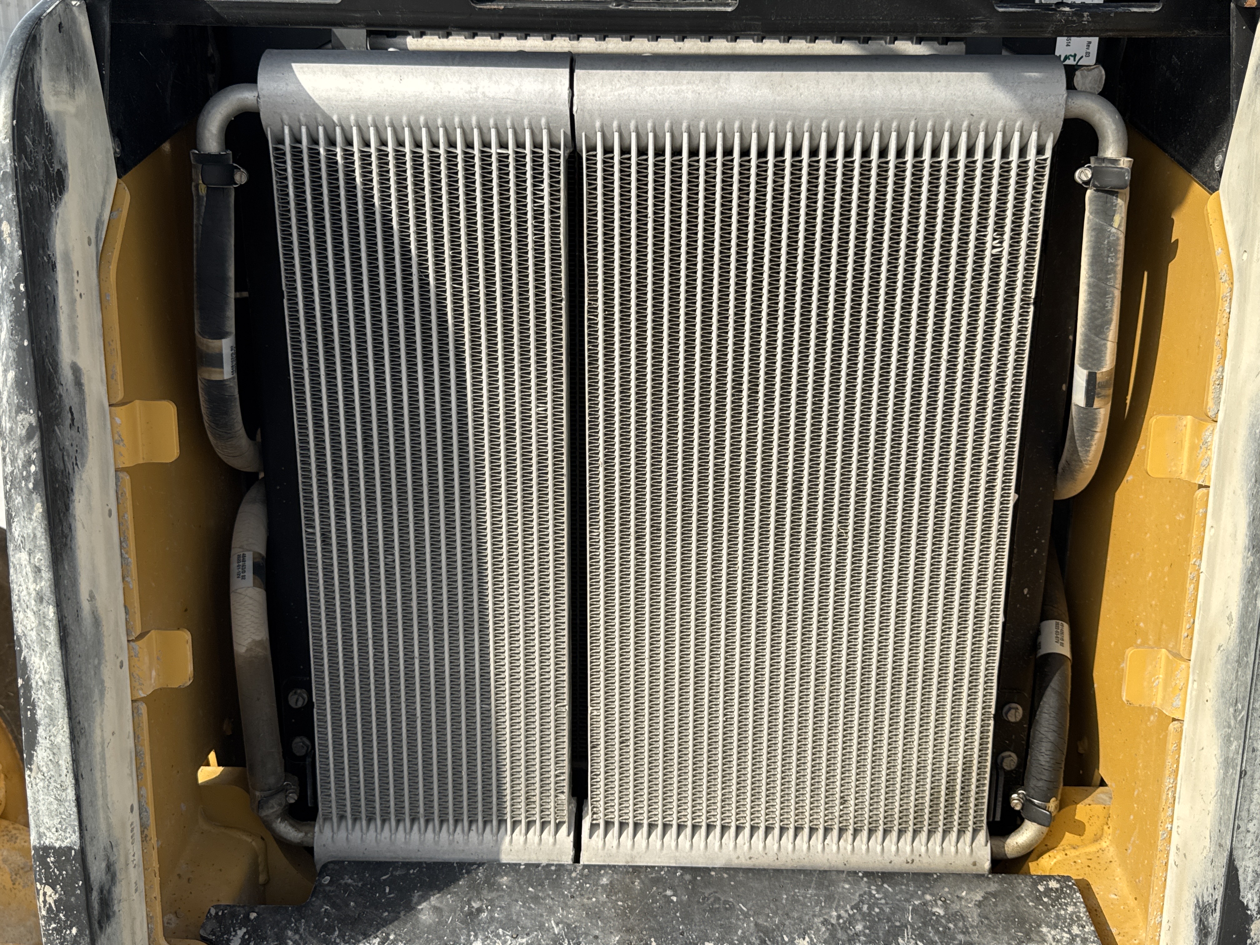 BHL-001-Cat-426F2-backhoe-loader-inspection-engine-radiator-condenser-intercooler-hydraulic cooler-1