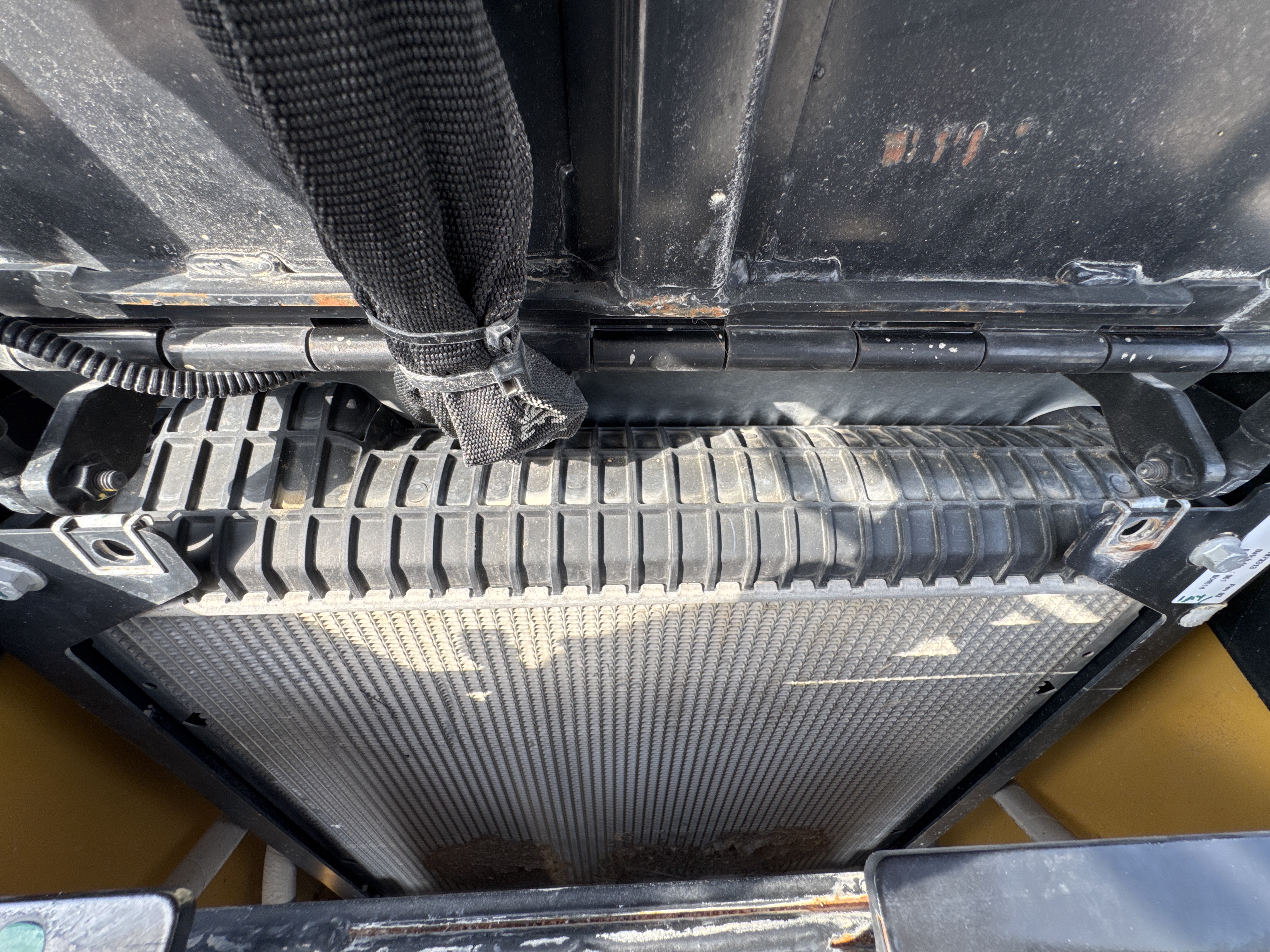 BHL-001-Cat-426F2-backhoe-loader-inspection-engine-radiator-condenser-intercooler-hydraulic cooler-3