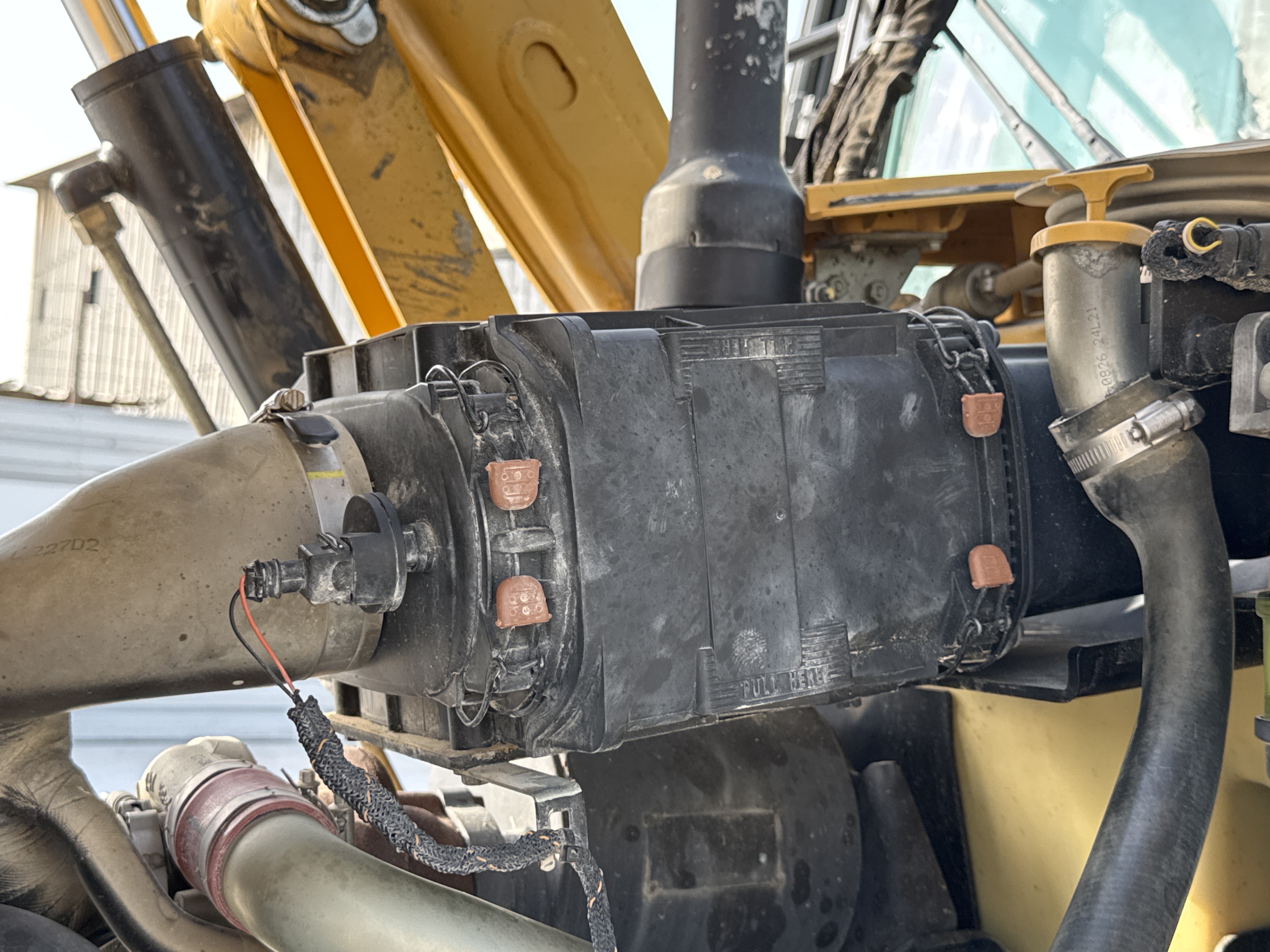 BHL-001-Cat-426F2-backhoe-loader-inspection-engine-air-intake-system-2
