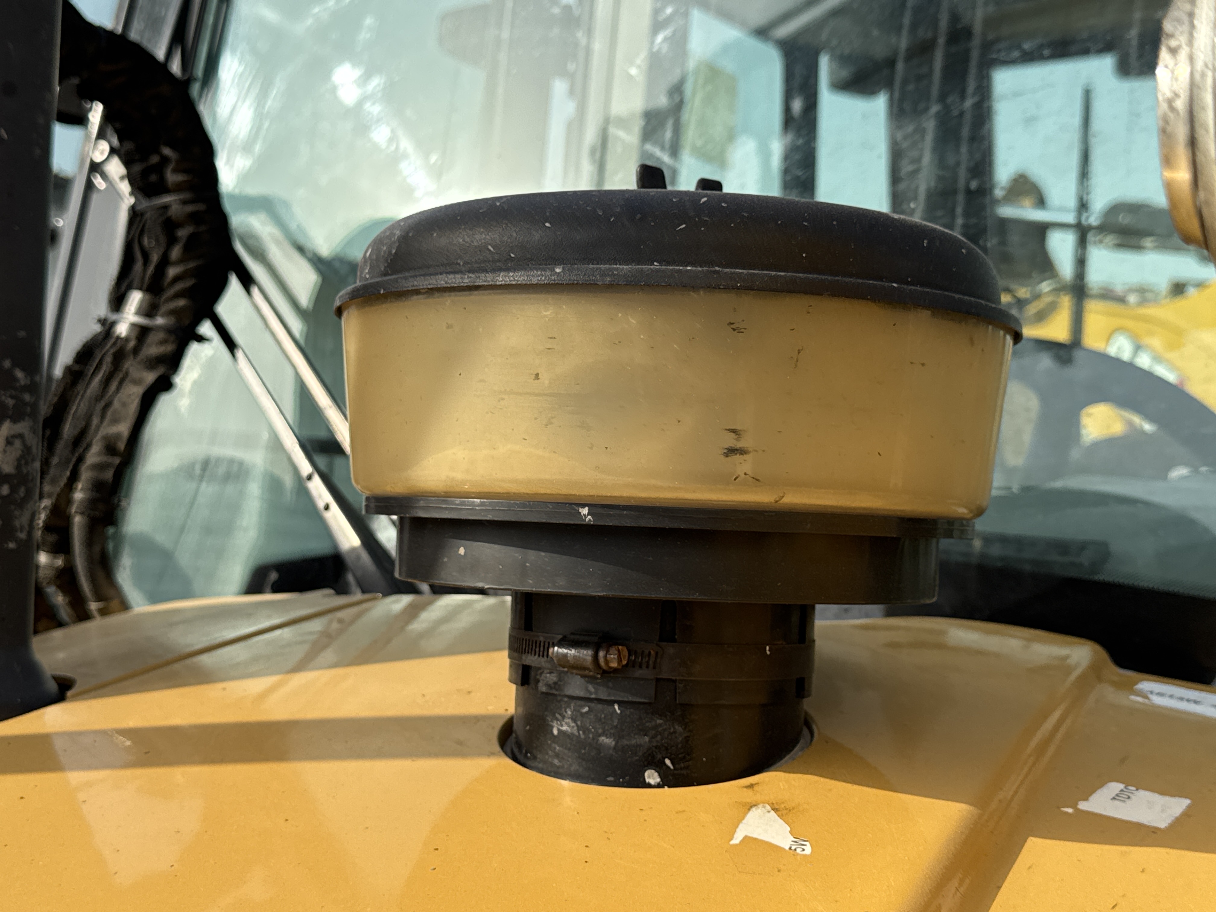 BHL-001-Cat-426F2-backhoe-loader-inspection-engine-air-intake-system-4