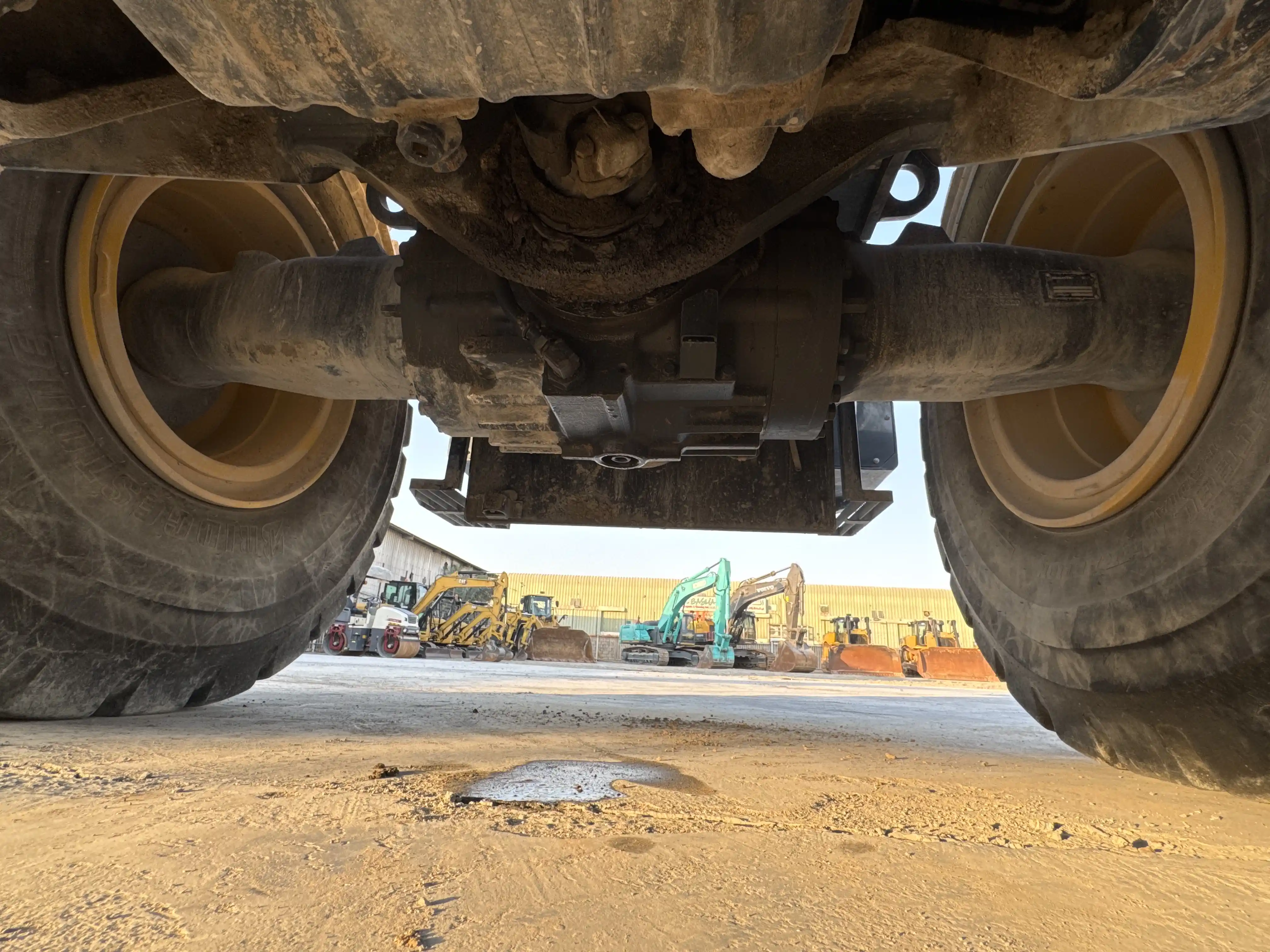 WHL-001-Komatsu-WA470-6R-wheel-loader-inspection-drive-system-axle-housing-1