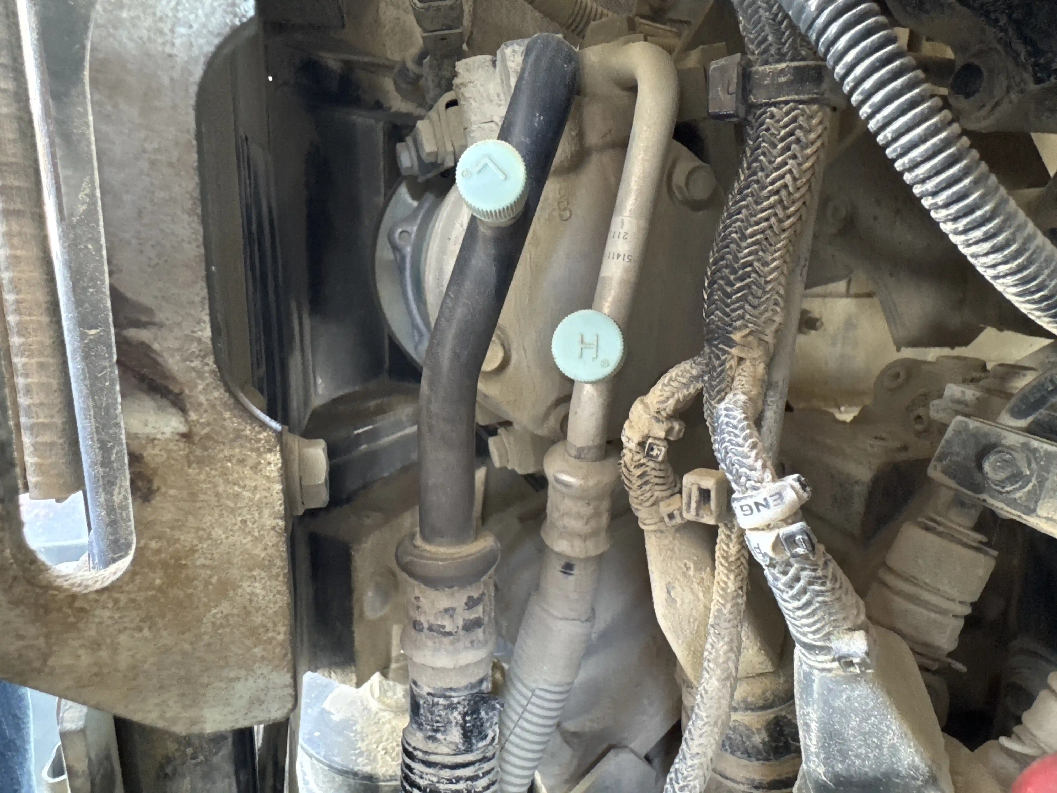 WHL-001-Komatsu-WA470-6R-wheel-loader-inspection-air-conditioning-AC-compressor-1