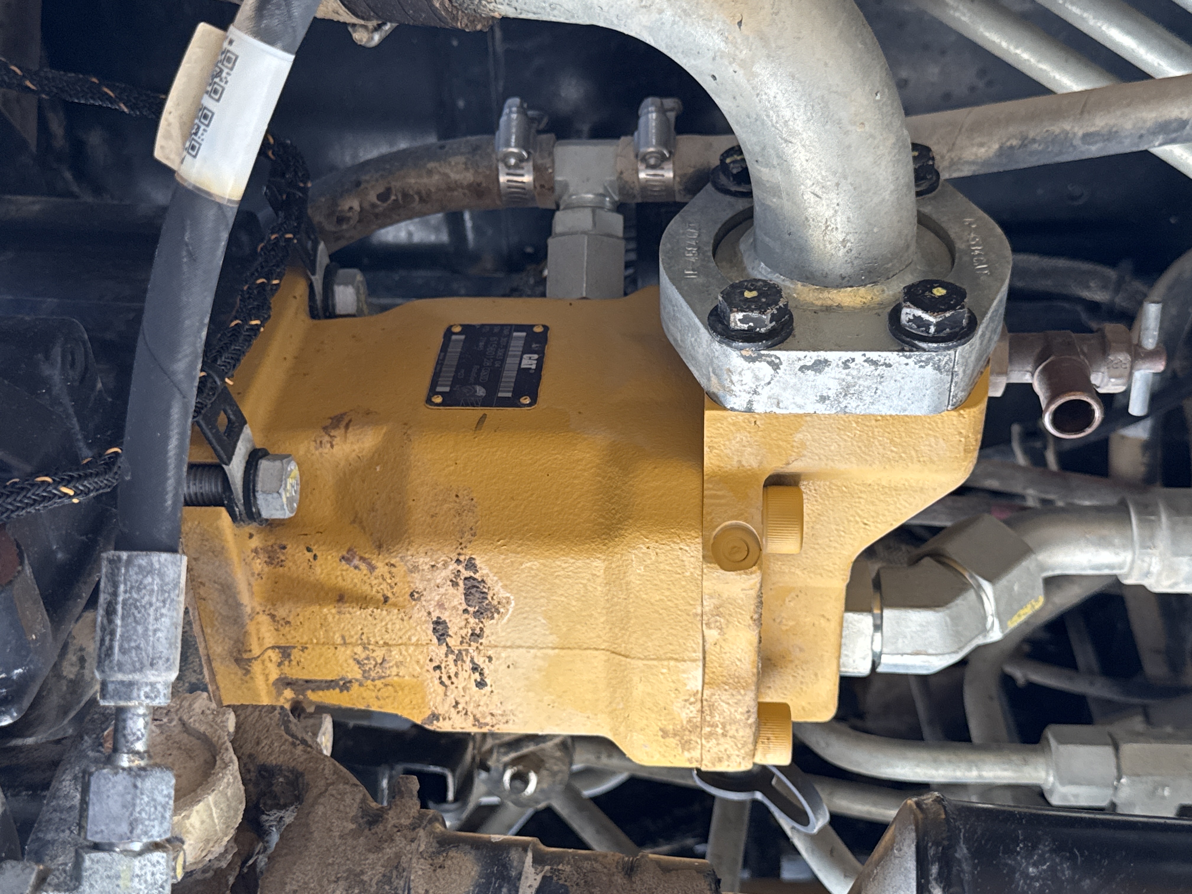 BHL-001-Cat-426F2-backhoe-loader-inspection-hydraulics-hydraulic-pump-1