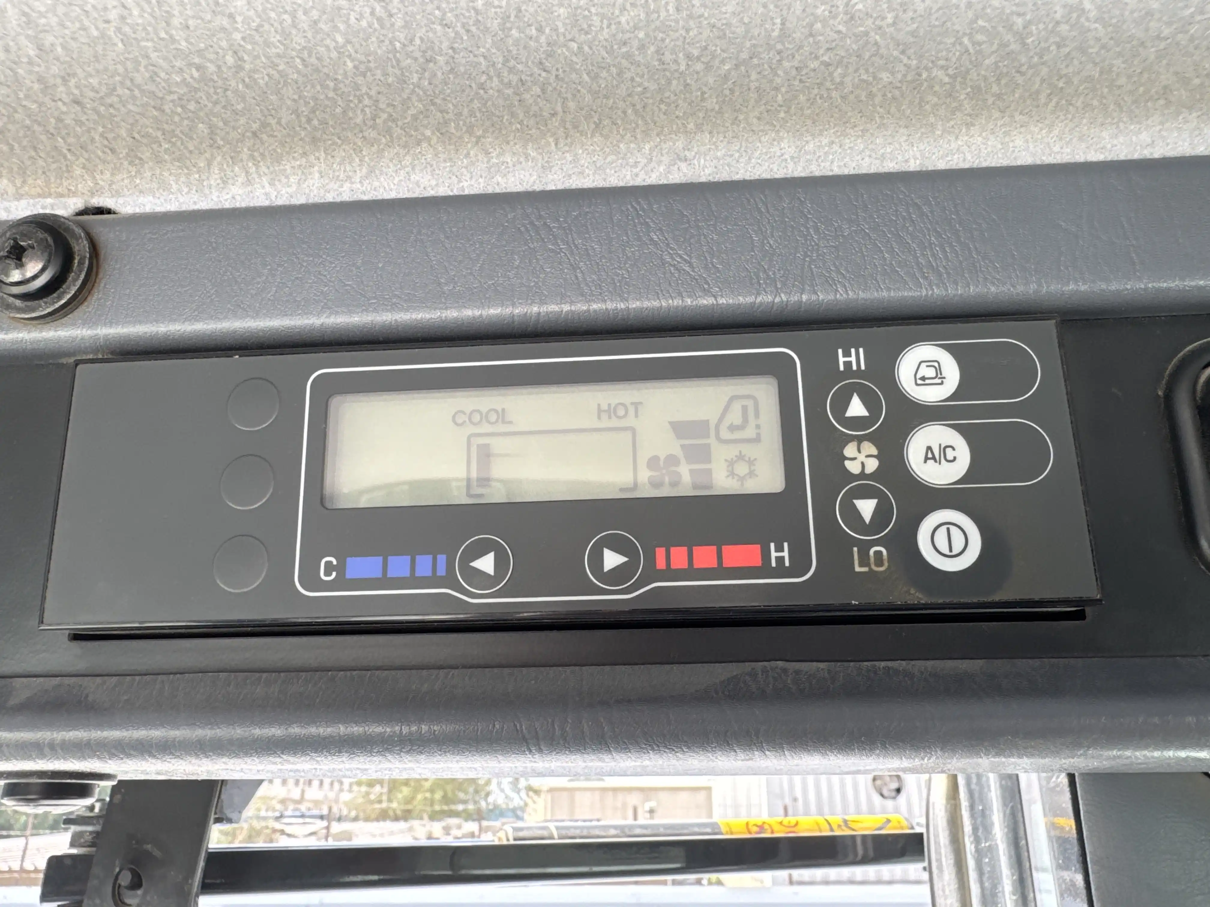 WHL-001-Komatsu-WA470-6R-wheel-loader-inspection-air-conditioning-AC-control-panel