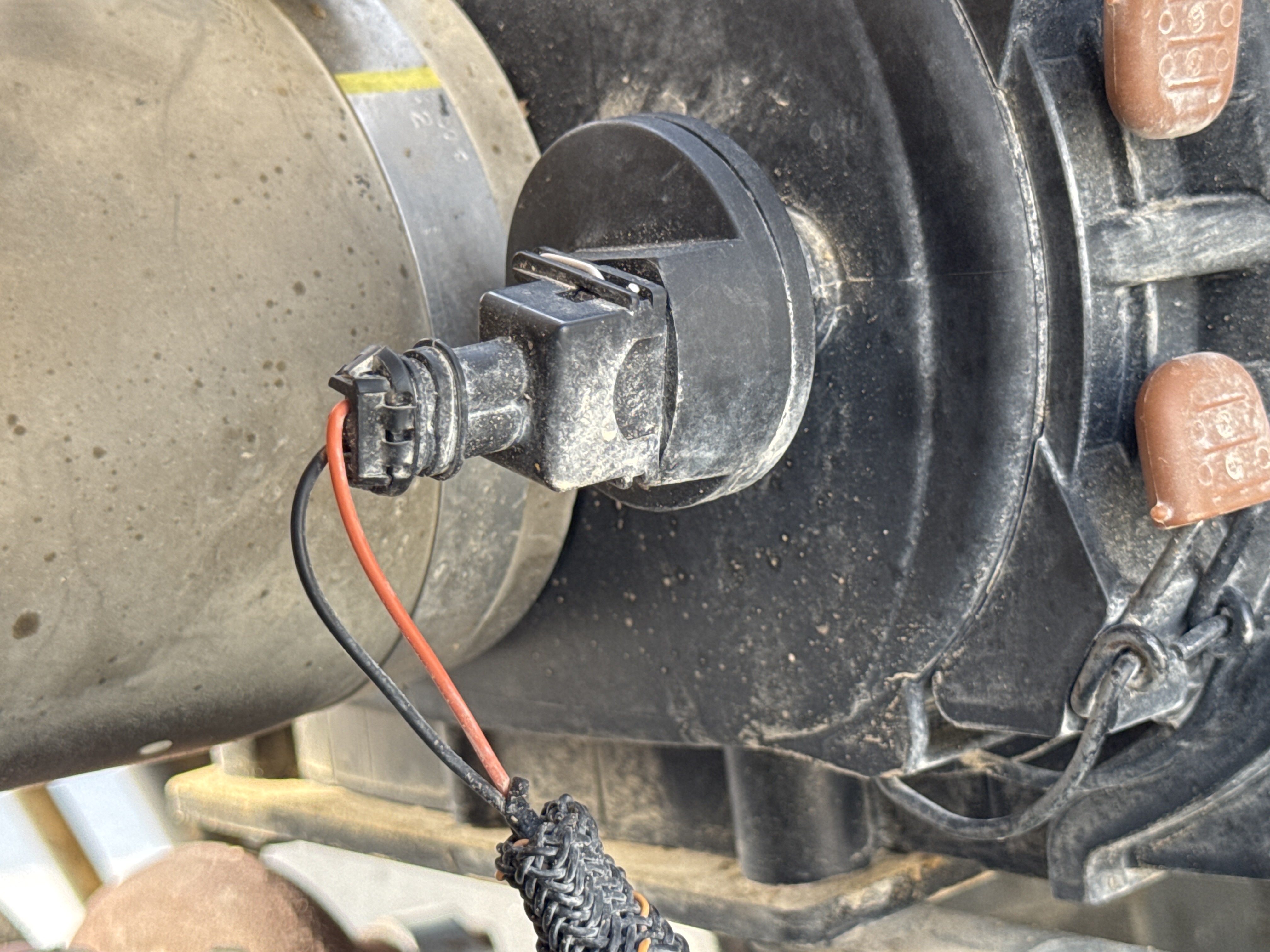 BHL-001-Cat-426F2-backhoe-loader-inspection-electronic-main-harness-4
