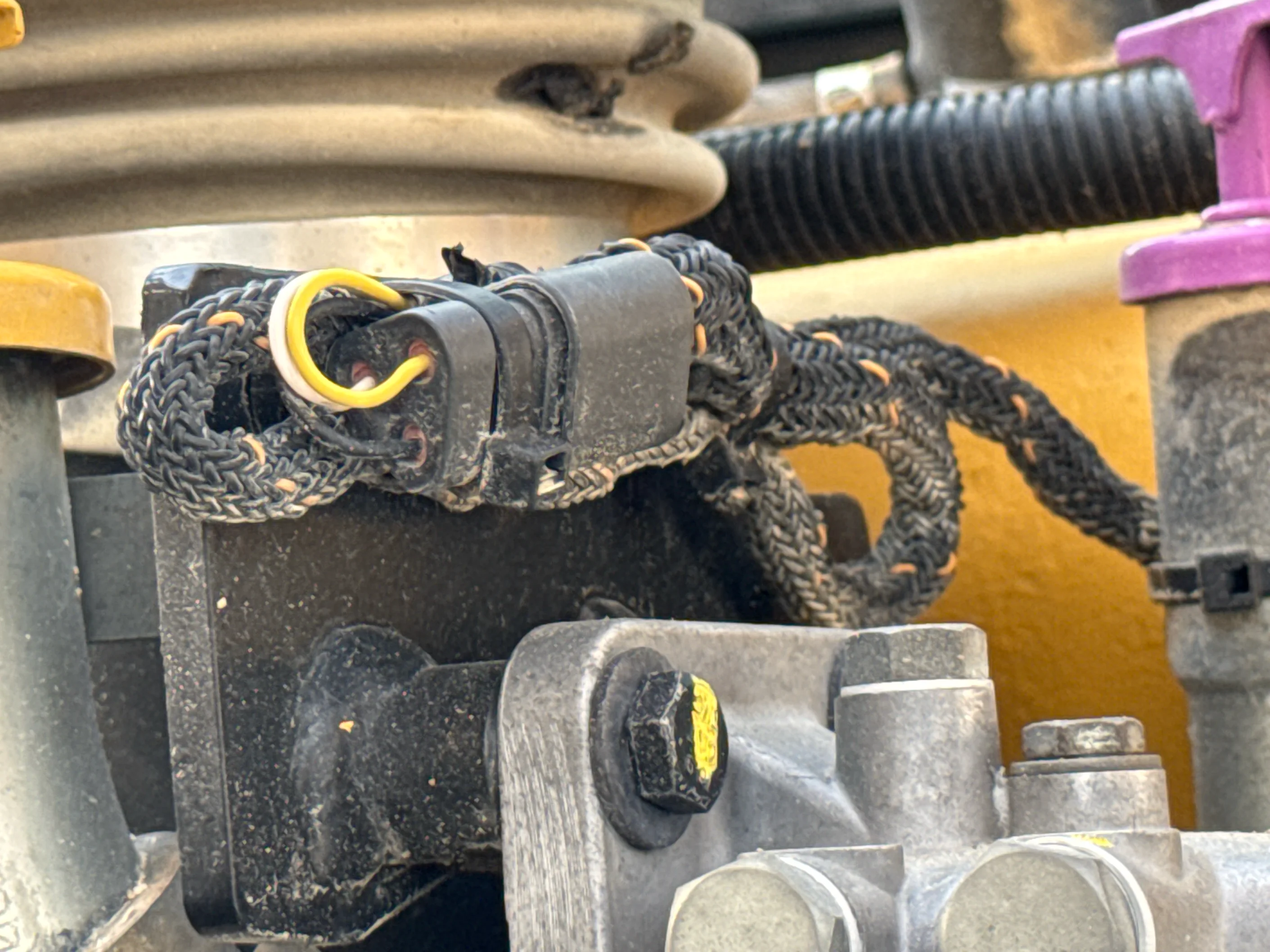 BHL-001-Cat-426F2-backhoe-loader-inspection-electronic-main-harness-5