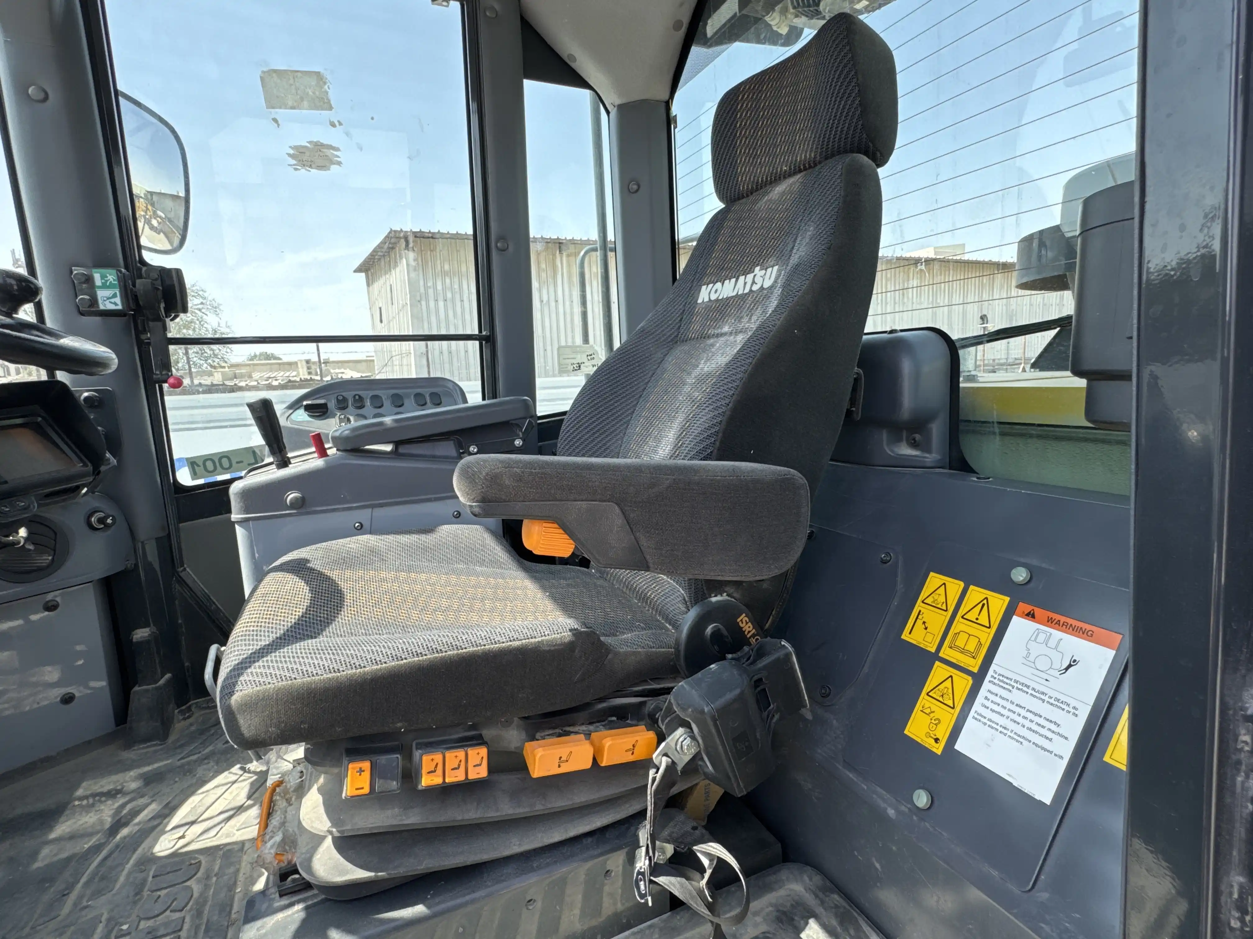 WHL-001-Komatsu-WA470-6R-wheel-loader-inspection-cabin-seats-armrests-2