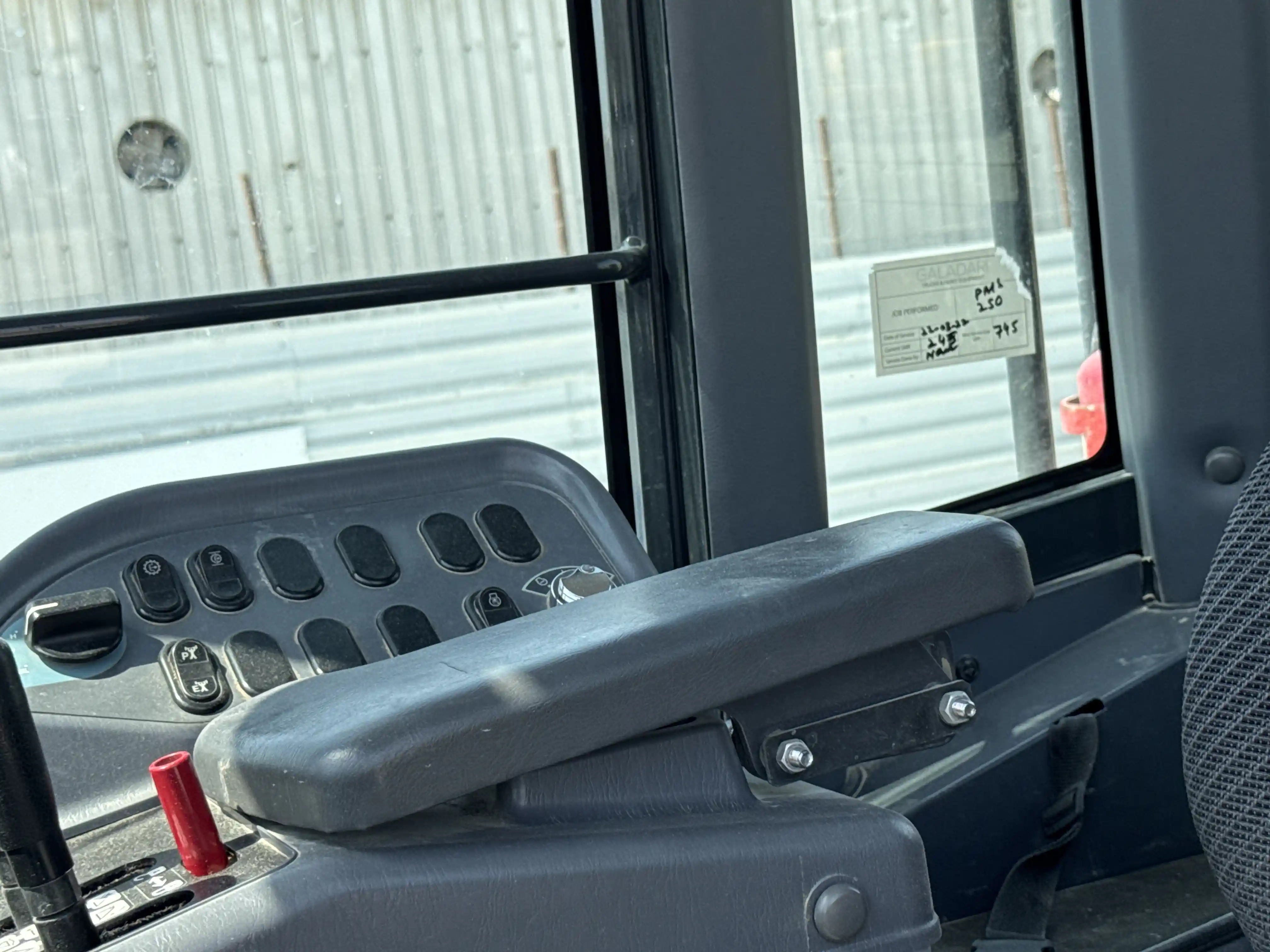 WHL-001-Komatsu-WA470-6R-wheel-loader-inspection-cabin-seats-armrests-3