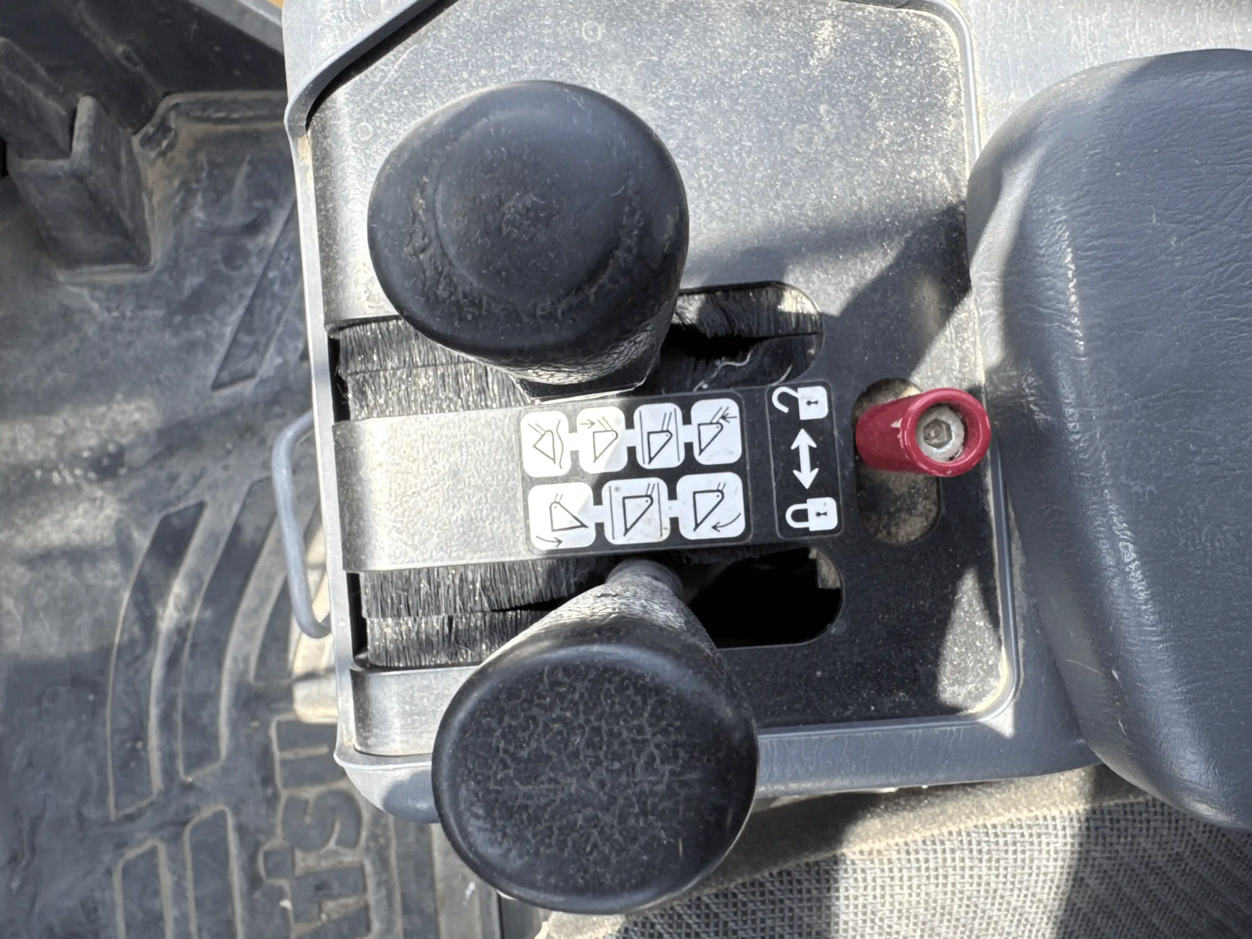 WHL-001-Komatsu-WA470-6R-wheel-loader-inspection-cabin-joysticks-2