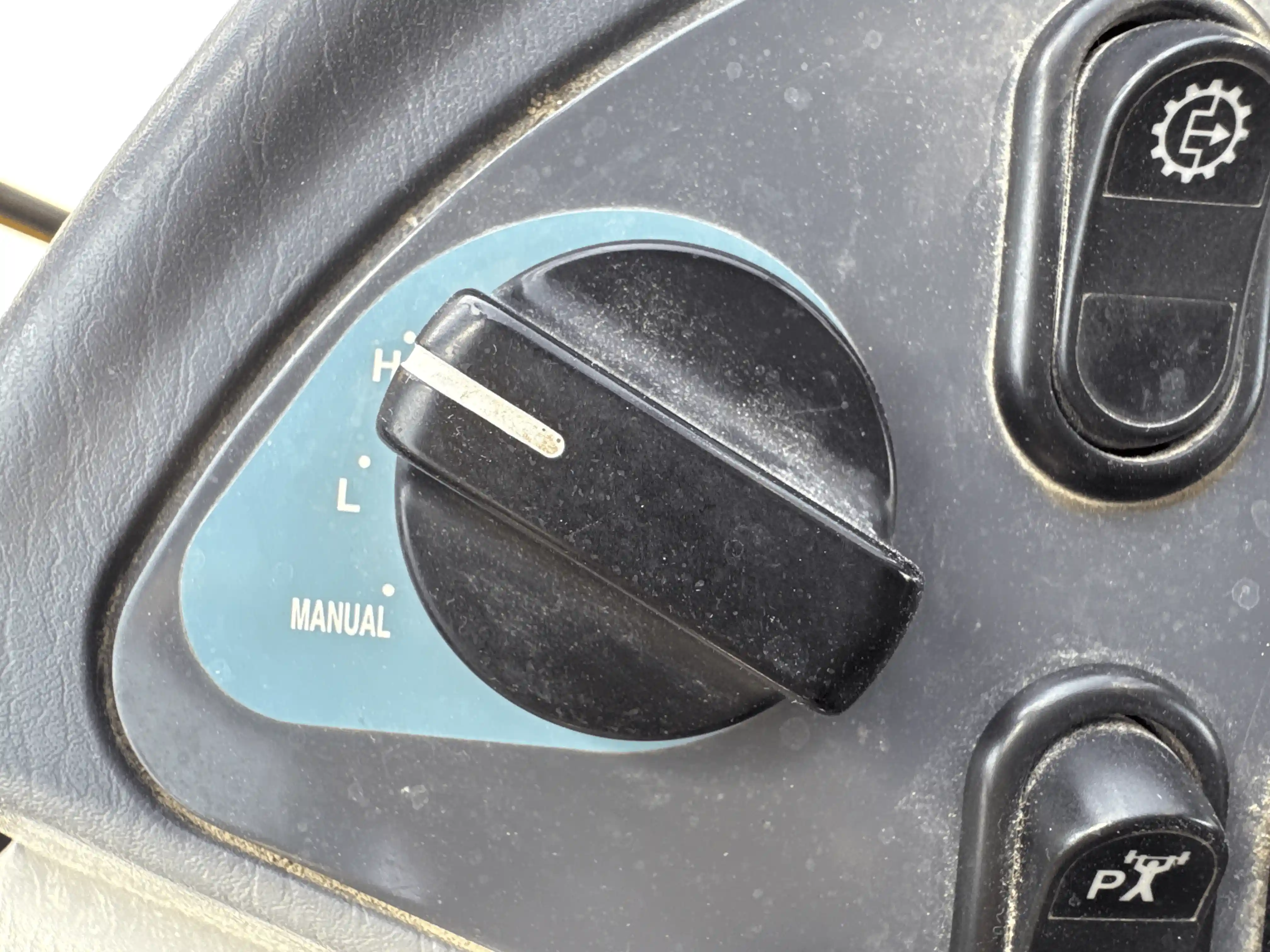 WHL-001-Komatsu-WA470-6R-wheel-loader-inspection-cabin-electronic-instrument-board-1