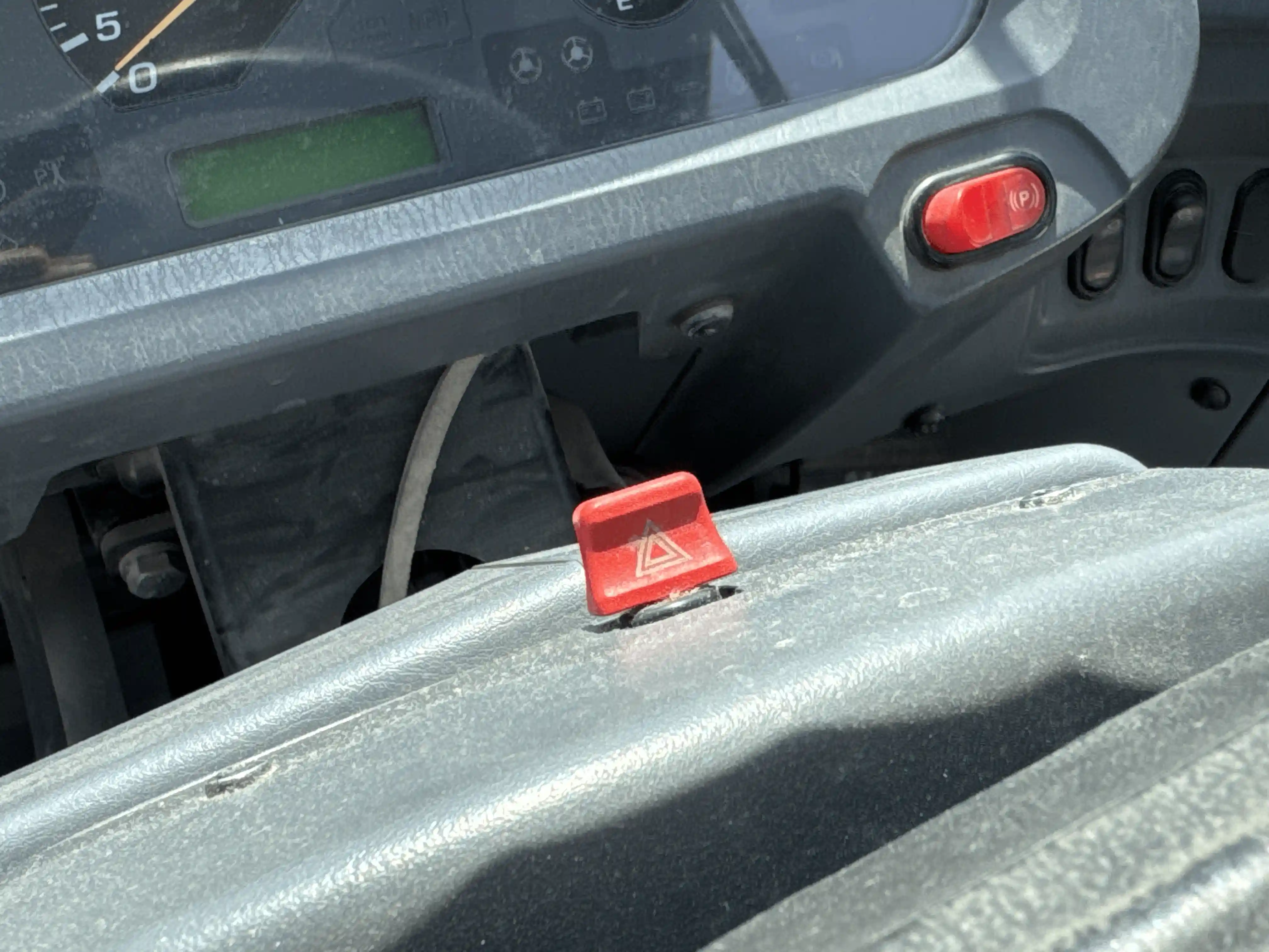 WHL-001-Komatsu-WA470-6R-wheel-loader-inspection-cabin-electronic-instrument-board-2