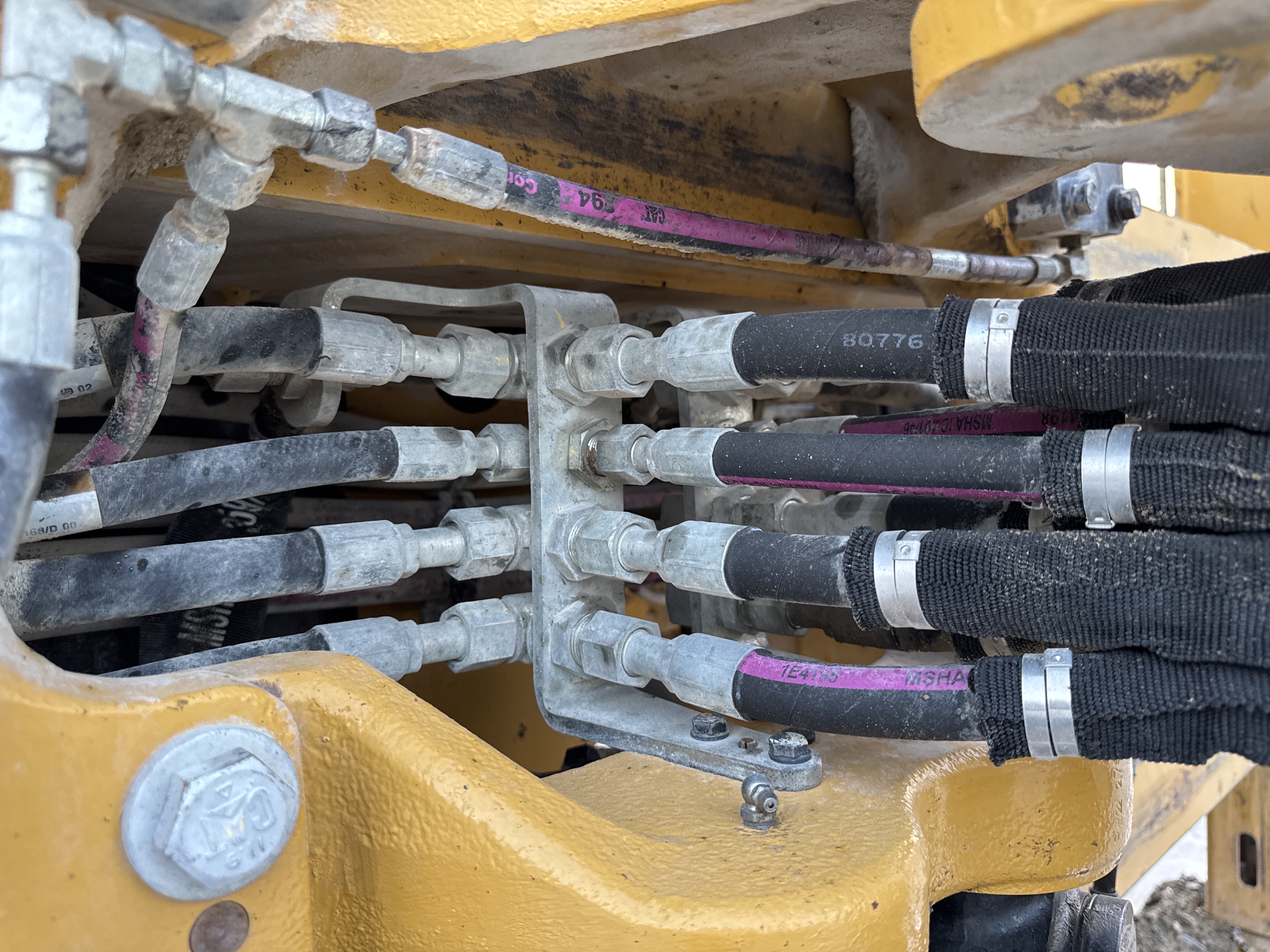 BHL-001-Cat-426F2-backhoe-loader-inspection-hydraulics-hydraulic-hoses-and-lines-3