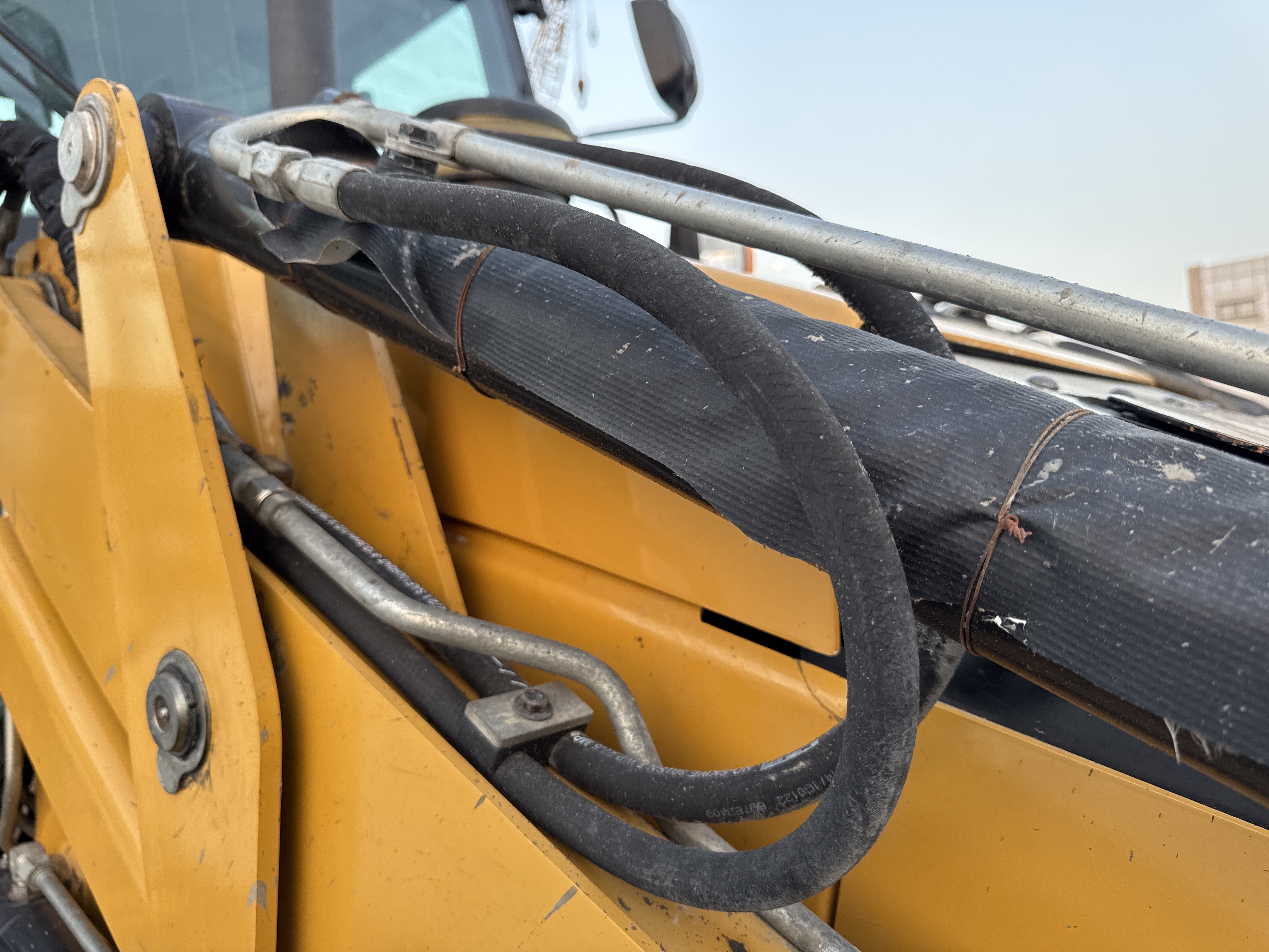 BHL-001-Cat-426F2-backhoe-loader-inspection-hydraulics-hydraulic-hoses-and-lines-4