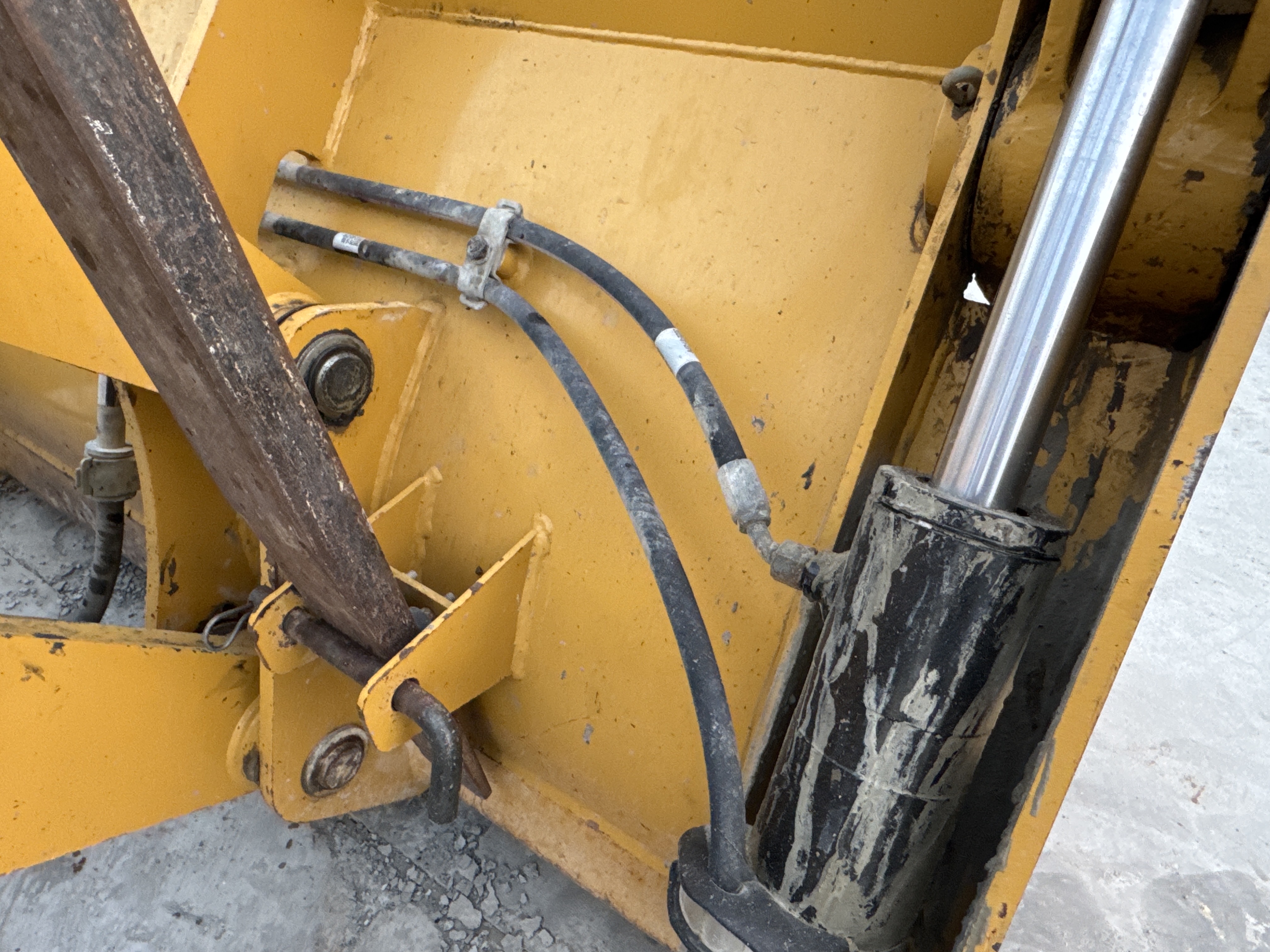 BHL-001-Cat-426F2-backhoe-loader-inspection-hydraulics-hydraulic-hoses-and-lines-5