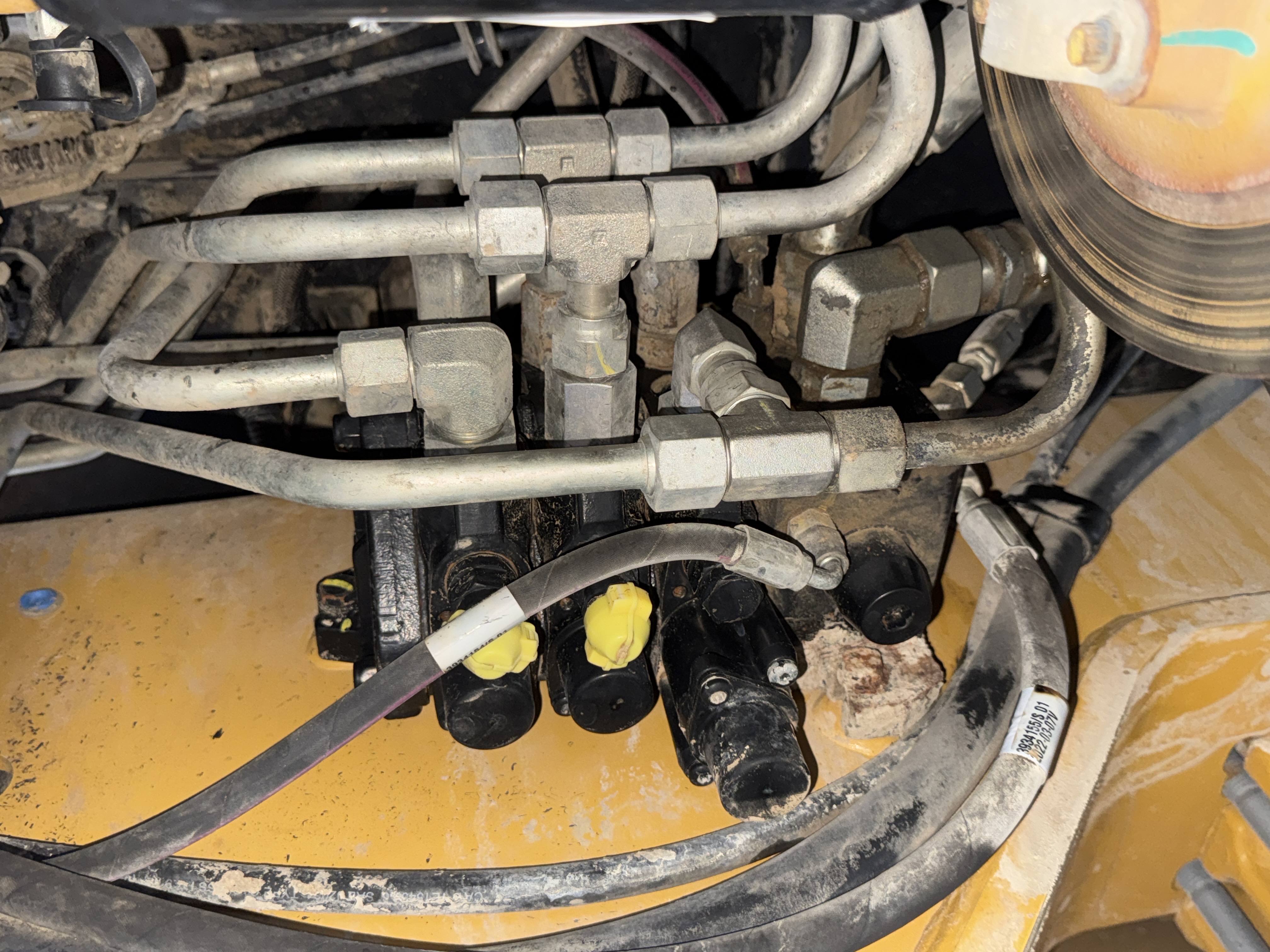 BHL-001-Cat-426F2-backhoe-loader-inspection-hydraulics-main-control-valve-(MCV)-1