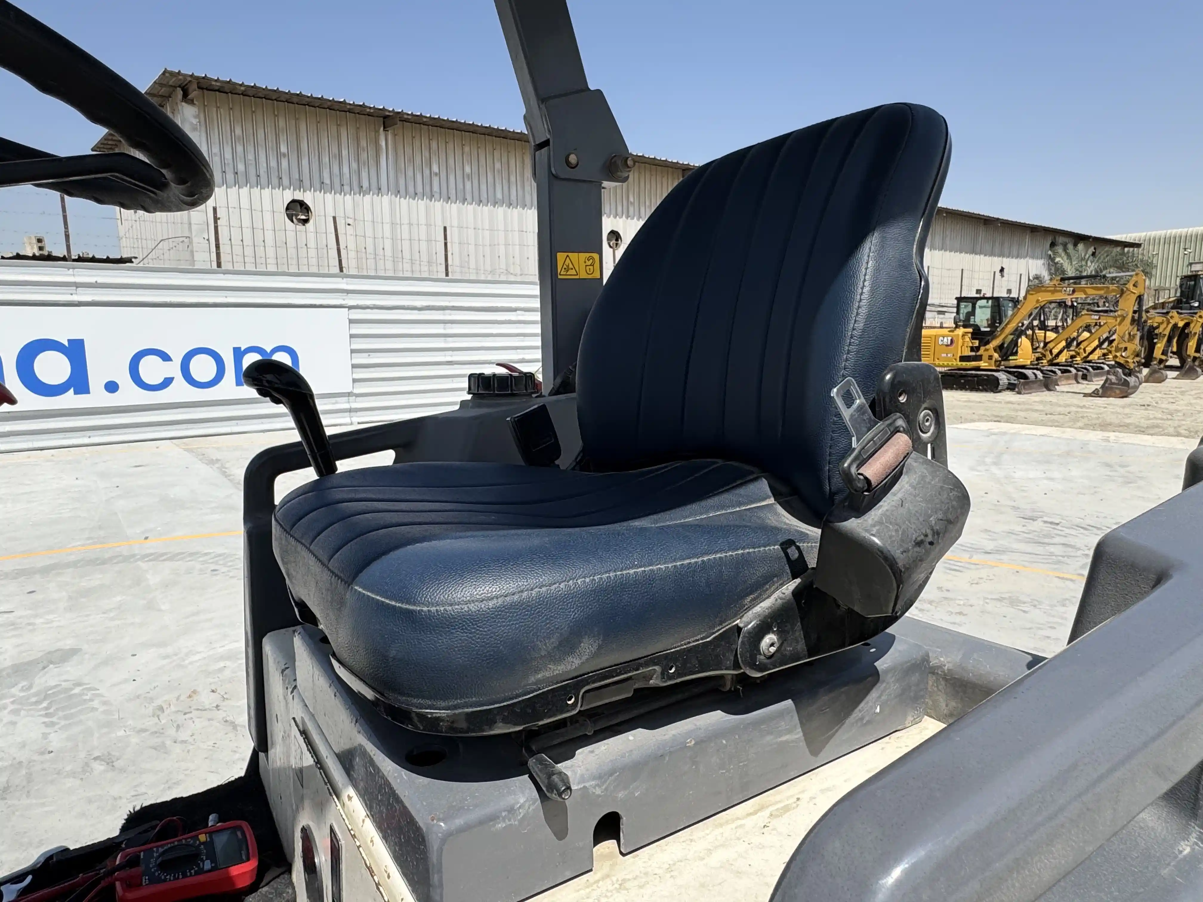 SRC-001-Dynapac-CC1200-VI-tandem-roller-inspection-cabin-seats-armrests-2
