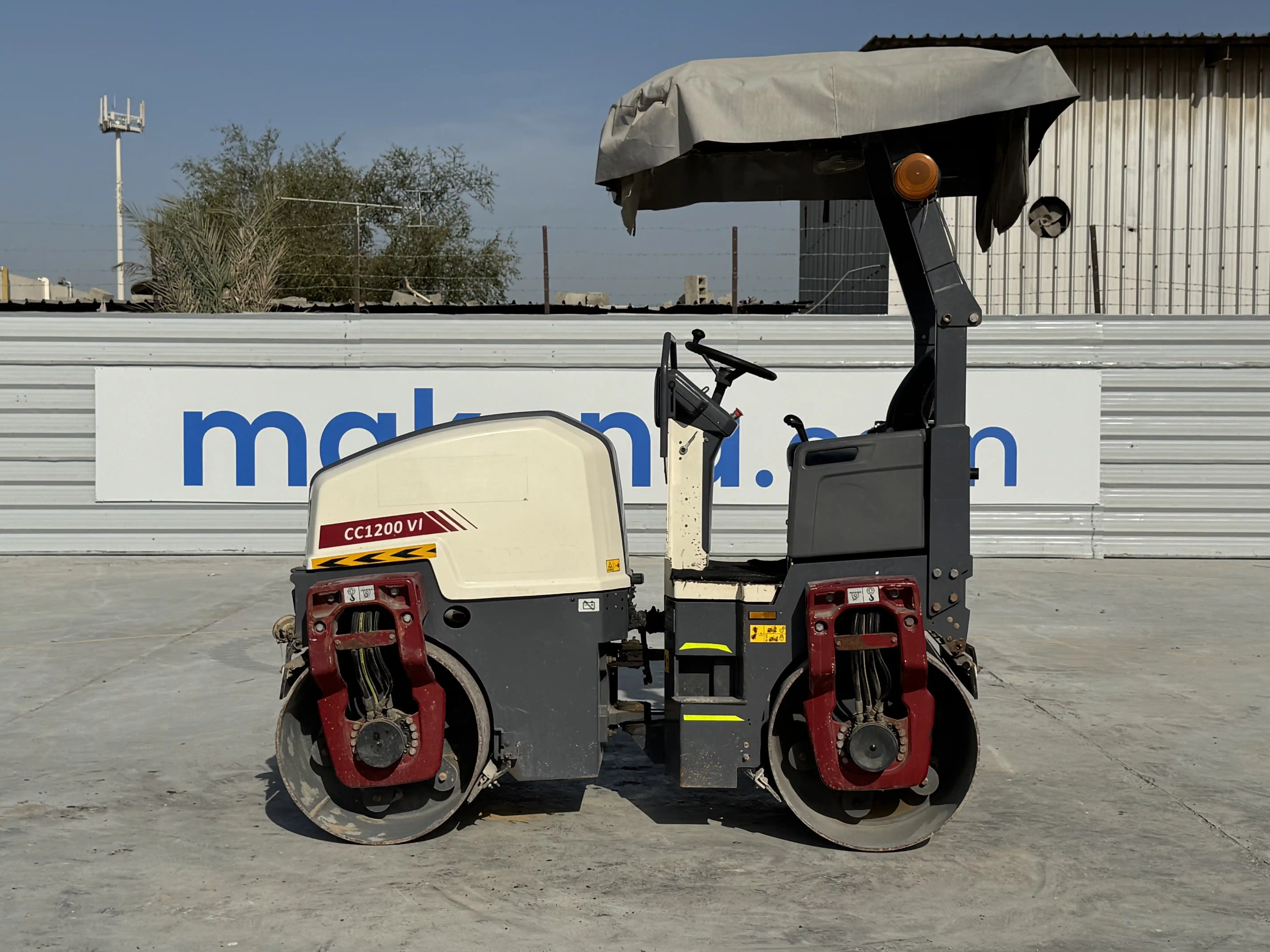 SRC-001-Dynapac-CC1200-VI-tandem-roller-inspection-structure-paint-2