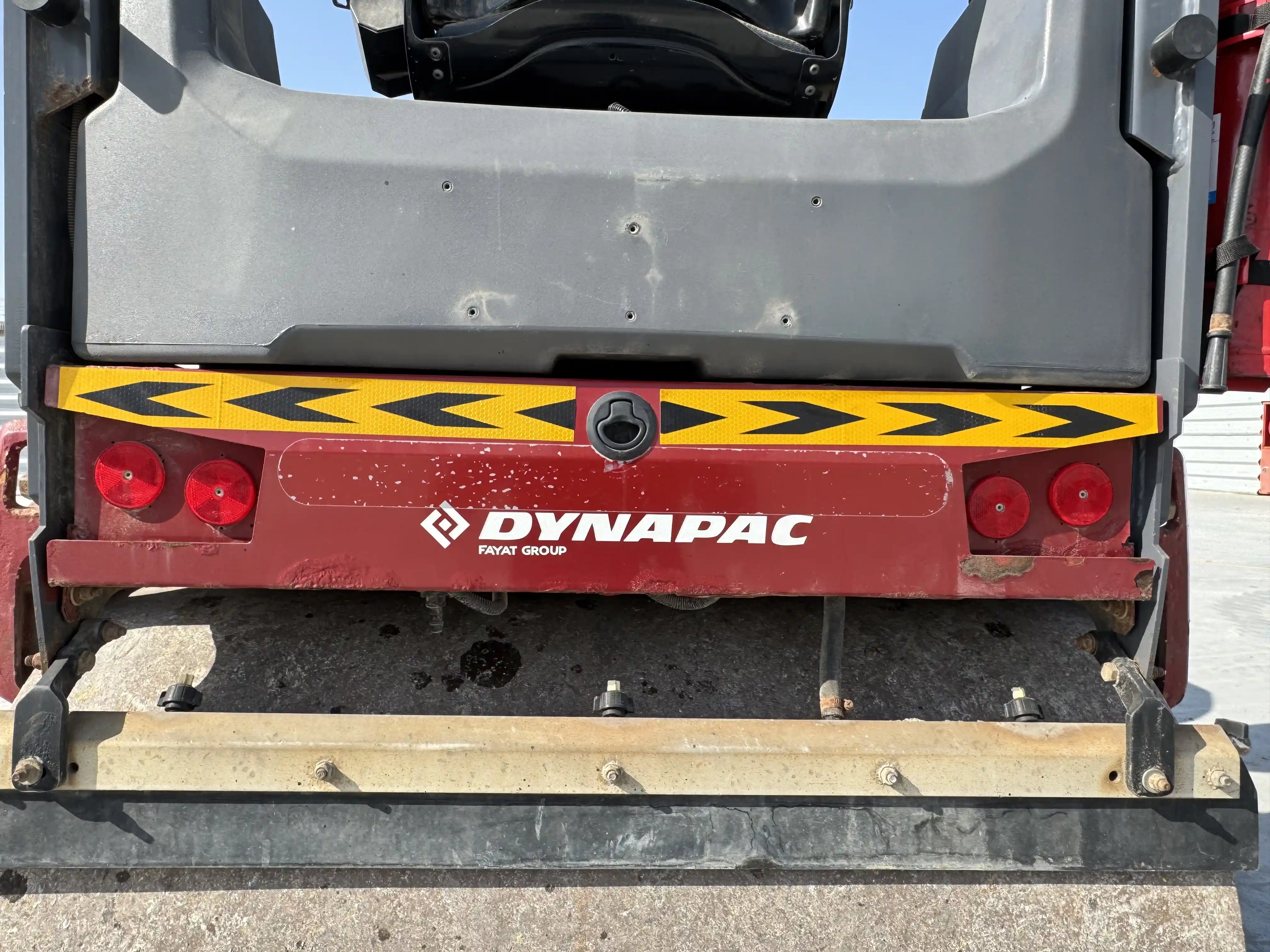 SRC-001-Dynapac-CC1200-VI-tandem-roller-inspection-structure-sheet-metal-fiberglass-4