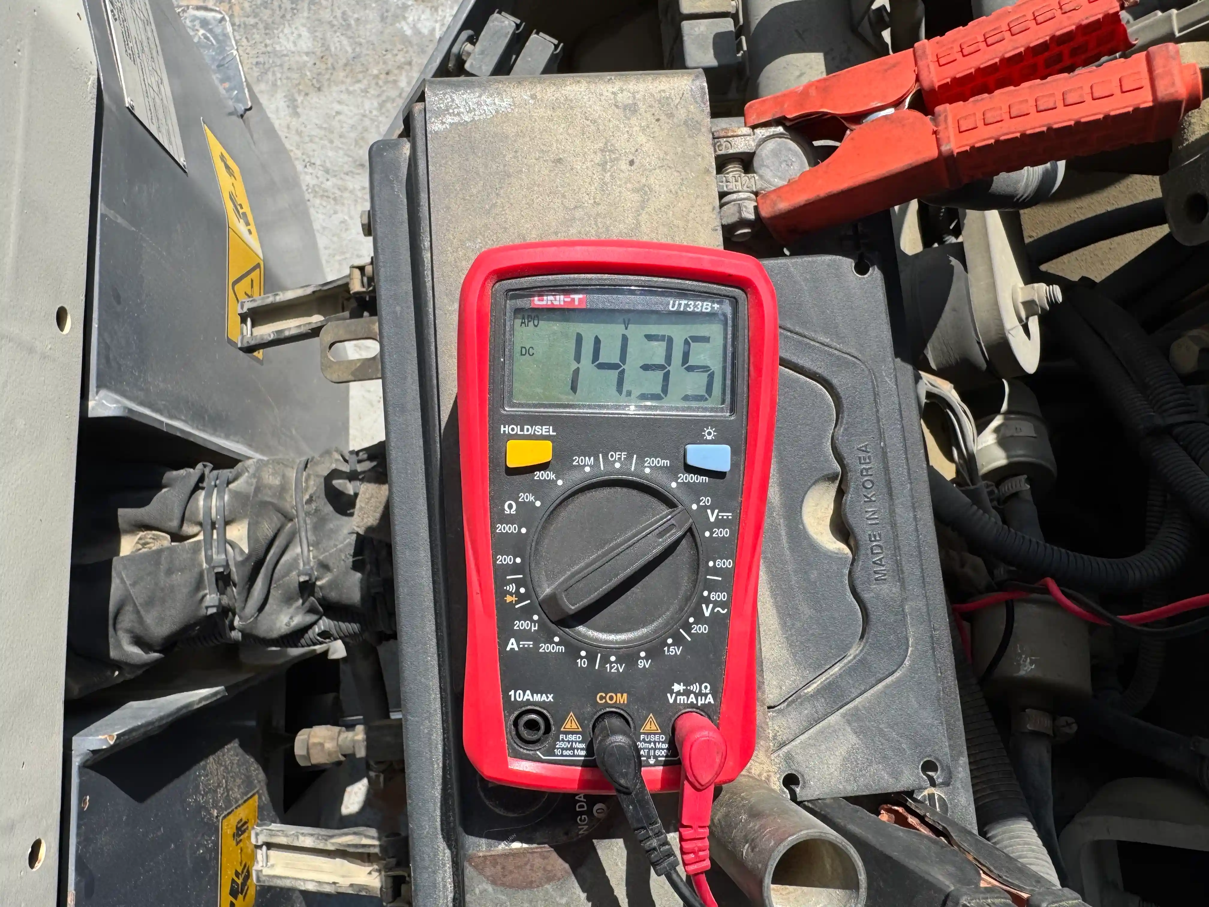 SRC-001-Dynapac-CC1200-VI-tandem-roller-inspection-electronics-battery -2