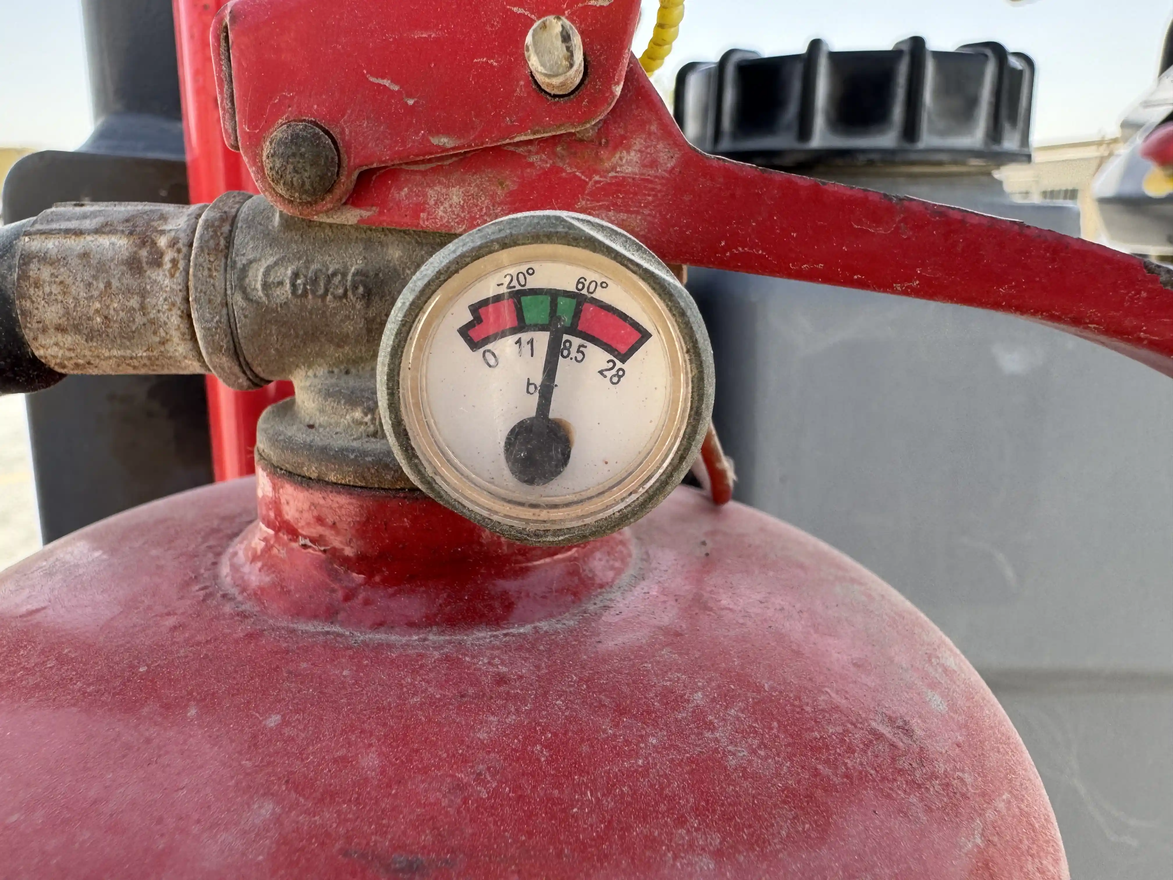SRC-001-Dynapac-CC1200-VI-tandem-roller-inspection-safety-fire-extinguisher-3