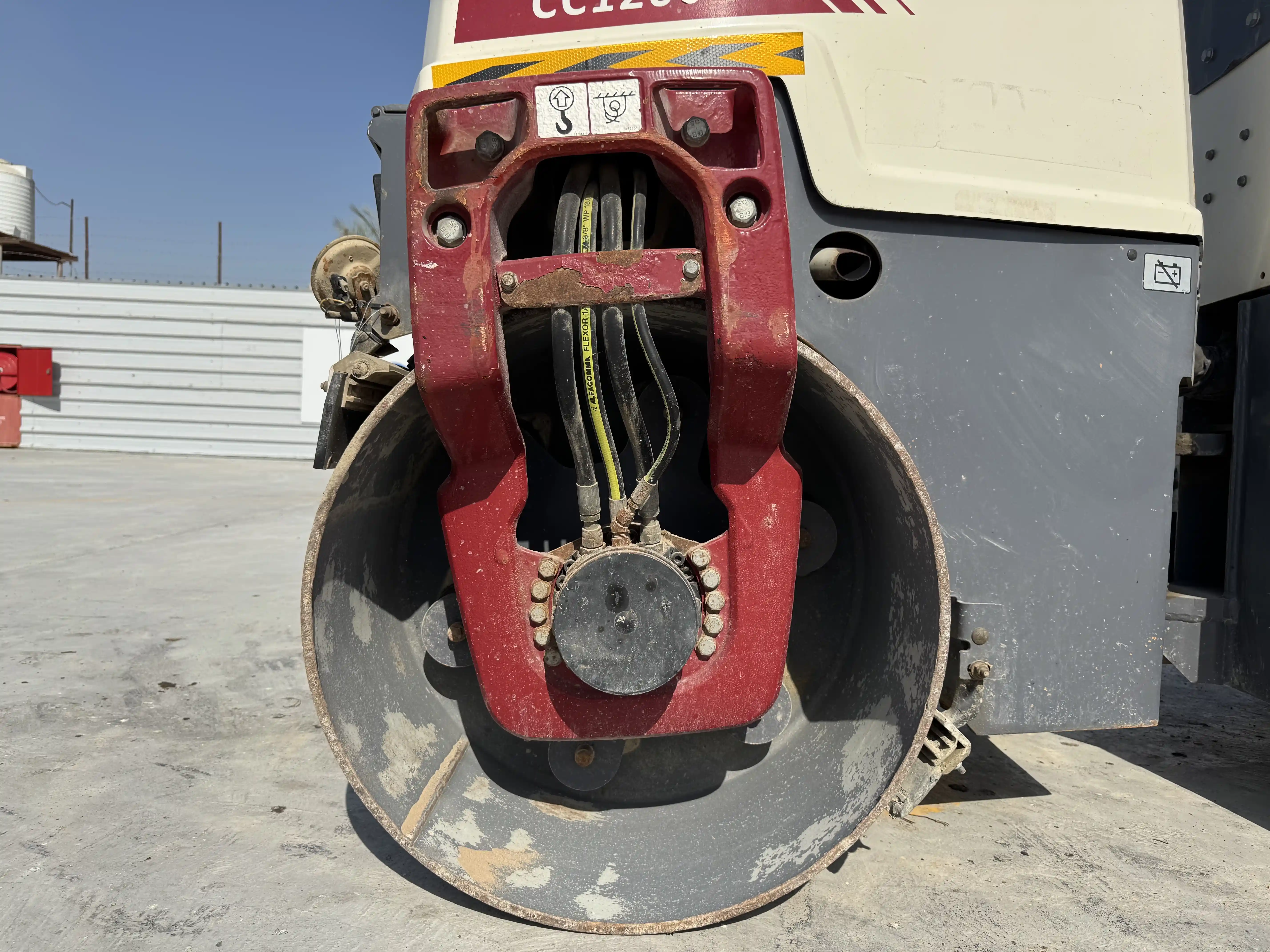 SRC-001-Dynapac-CC1200-VI-tandem-roller-inspection-chassis-front-drum-2