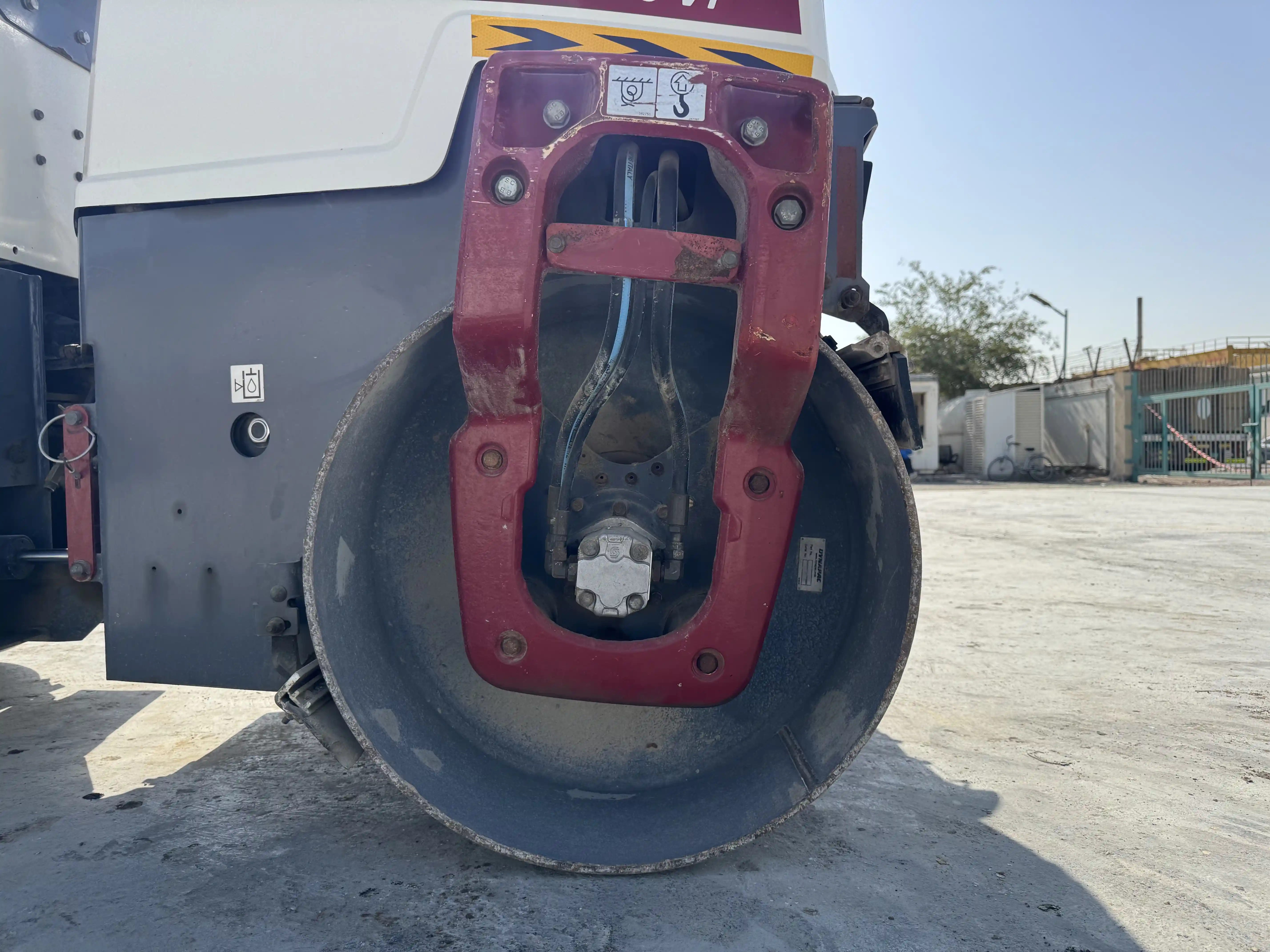 SRC-001-Dynapac-CC1200-VI-tandem-roller-inspection-chassis-front-drum-3