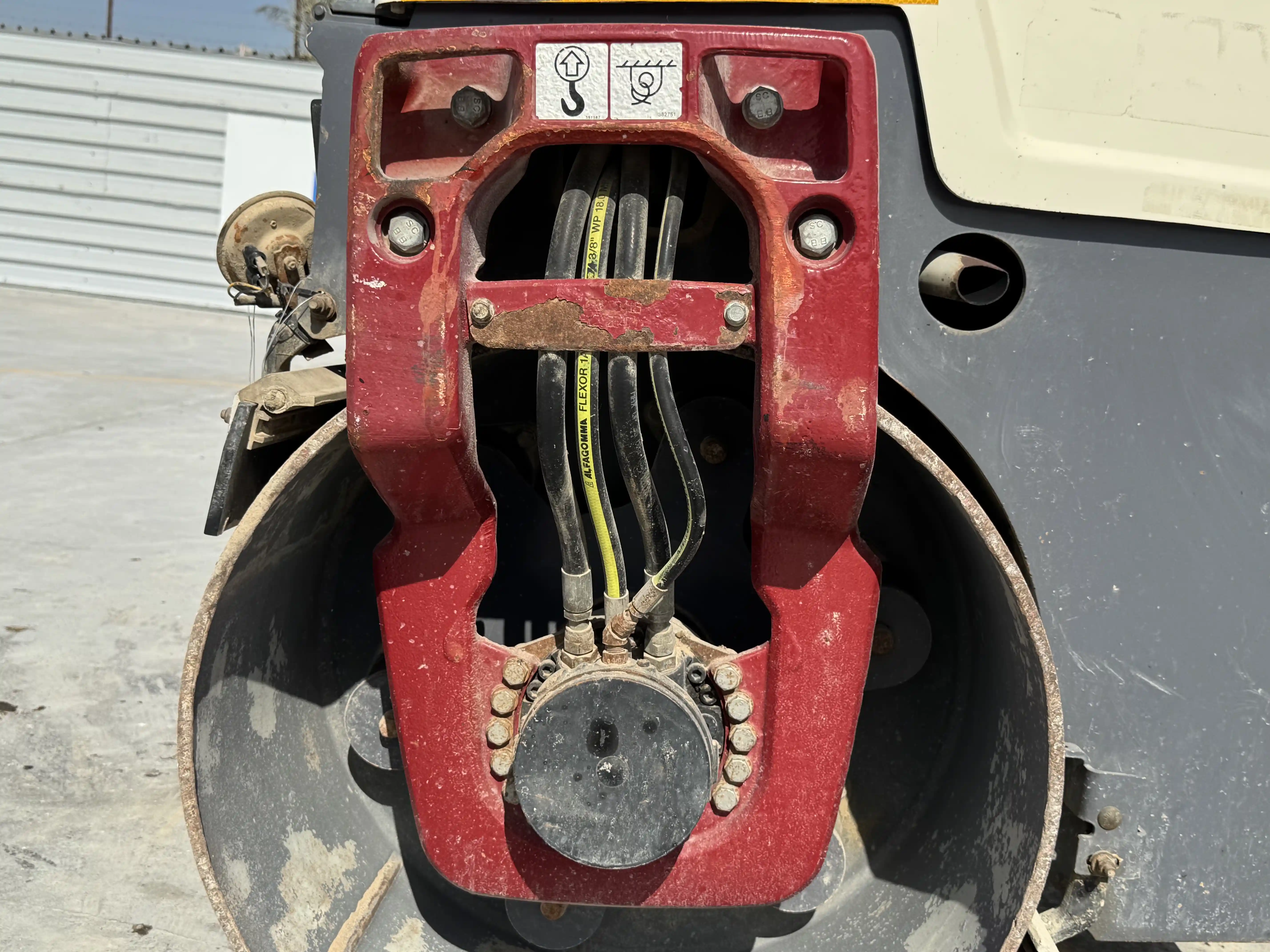 SRC-001-Dynapac-CC1200-VI-tandem-roller-inspection-front-drum-forks-2