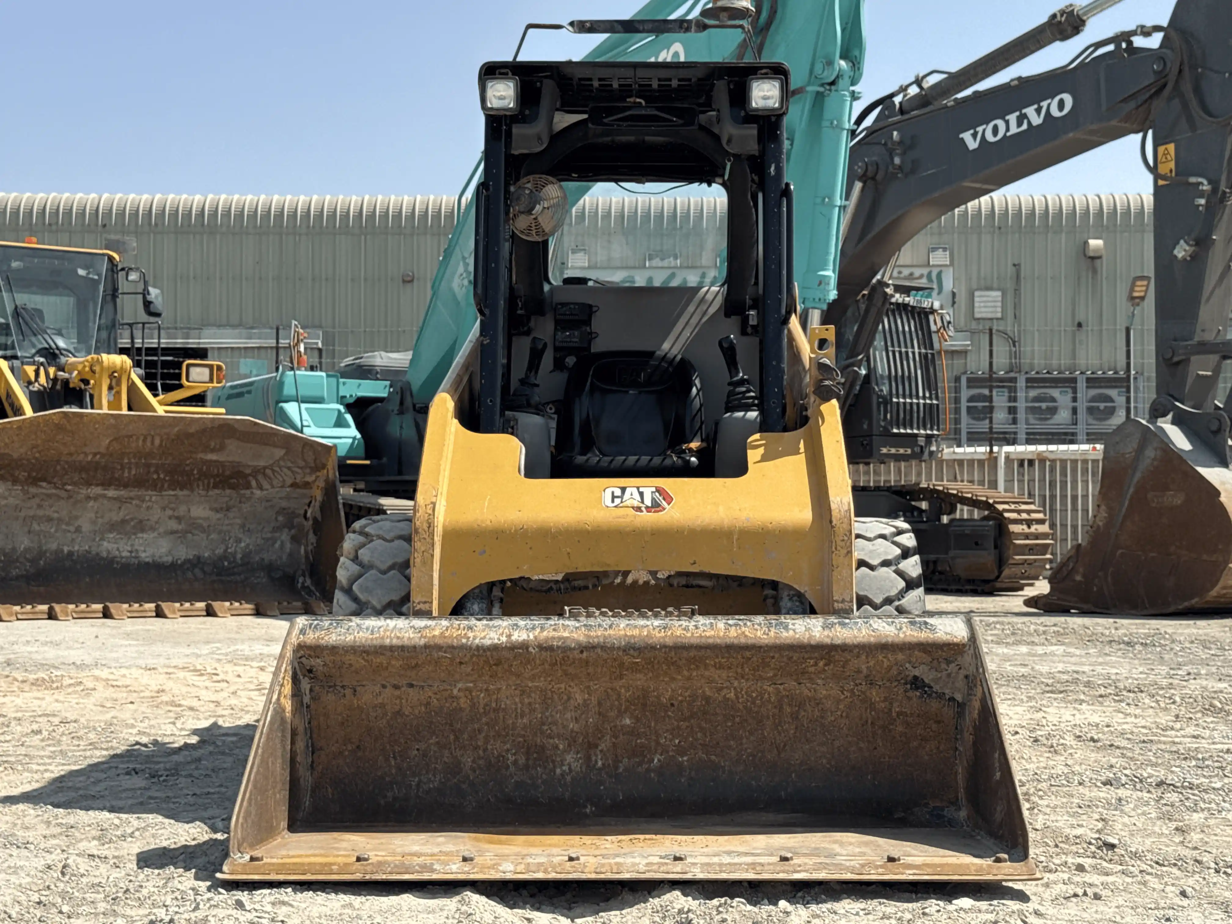 SSL-004-Cat-226B3-skid-steer-loader-inspection-structure-paint-1