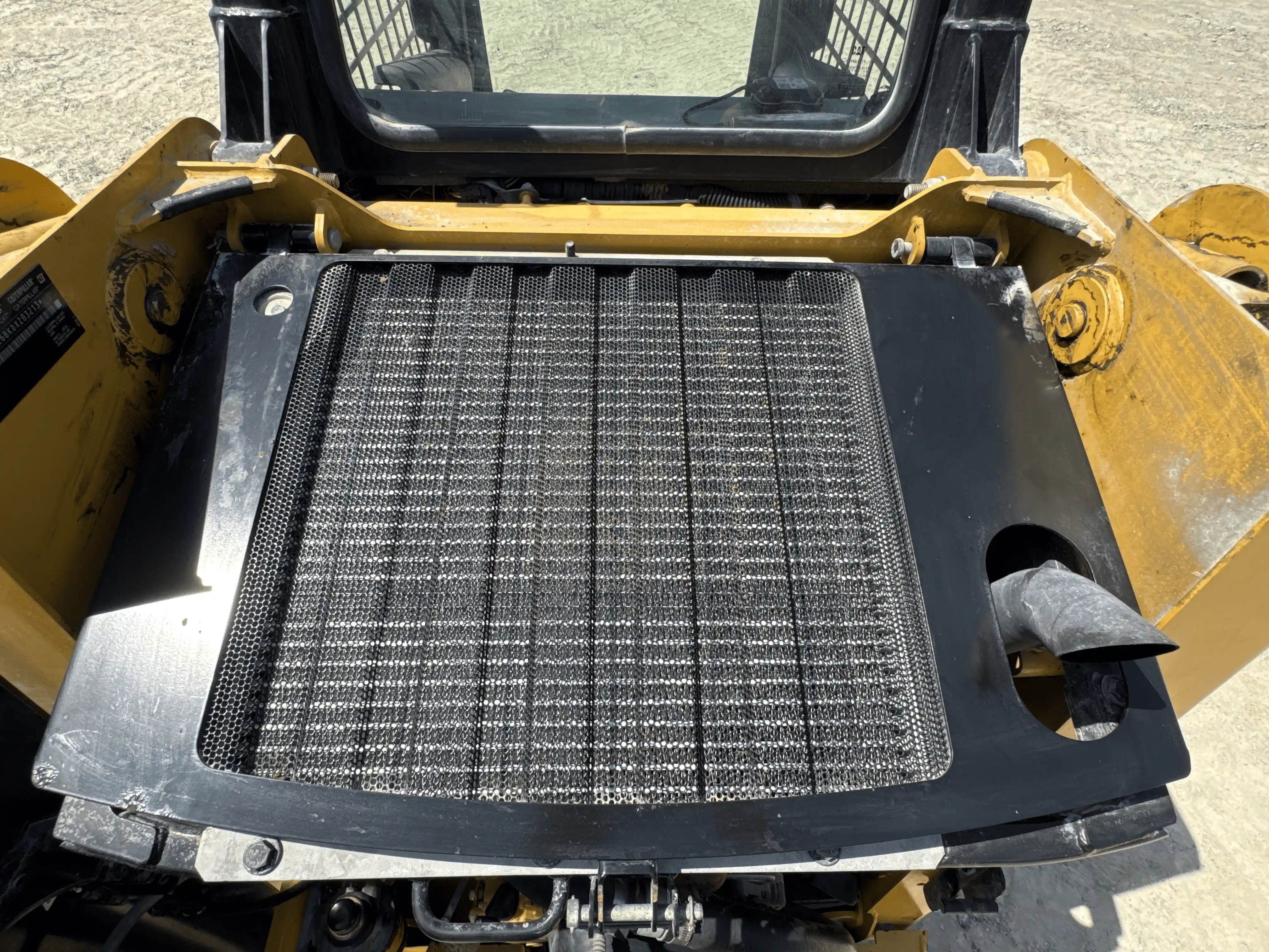 SSL-004-Cat-226B3-skid-steer-loader-inspection-structure-sheet-metal-fiberglass-1