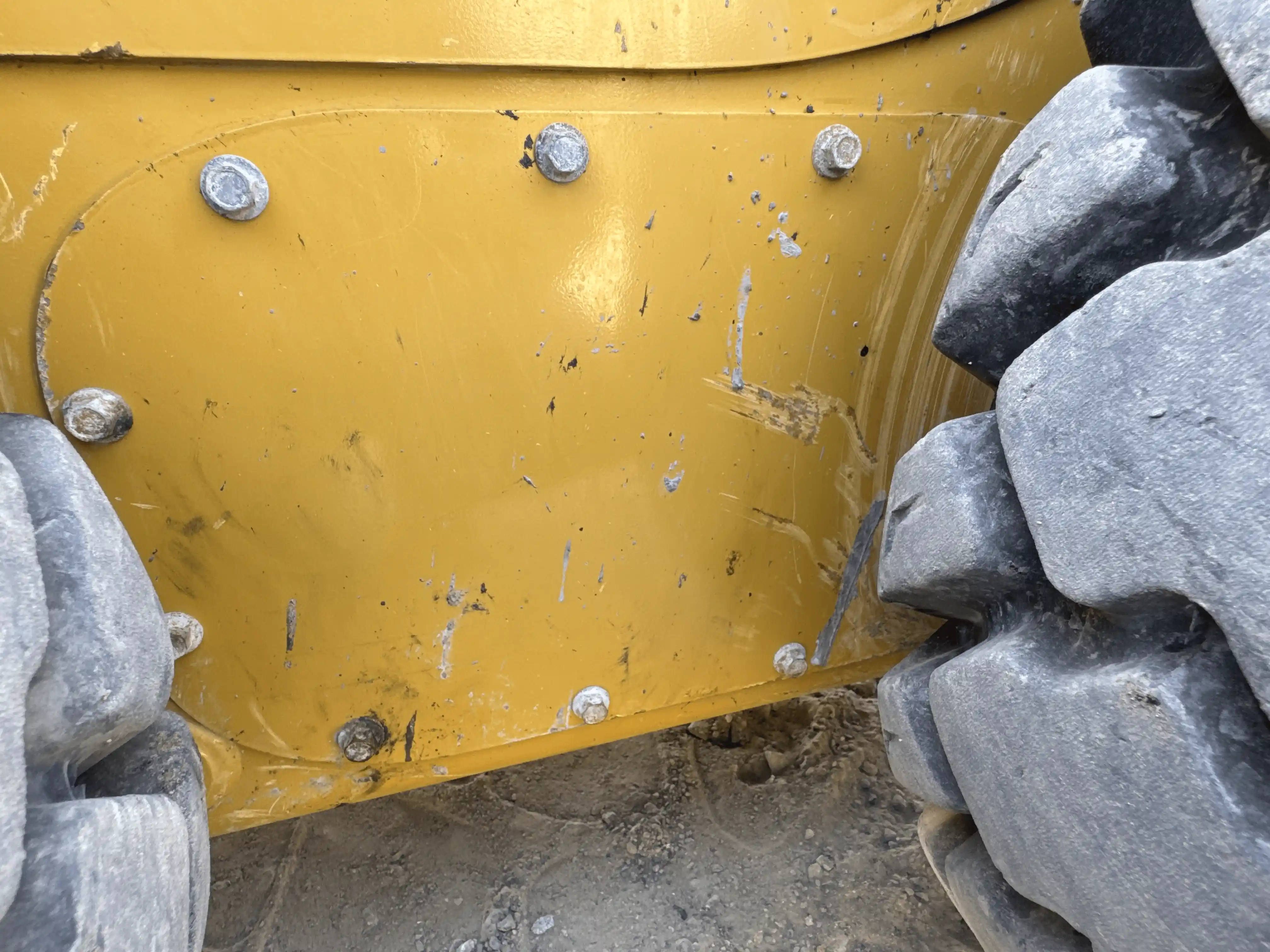 SSL-004-Cat-226B3-skid-steer-loader-inspection-structure-sheet-metal-fiberglass-2