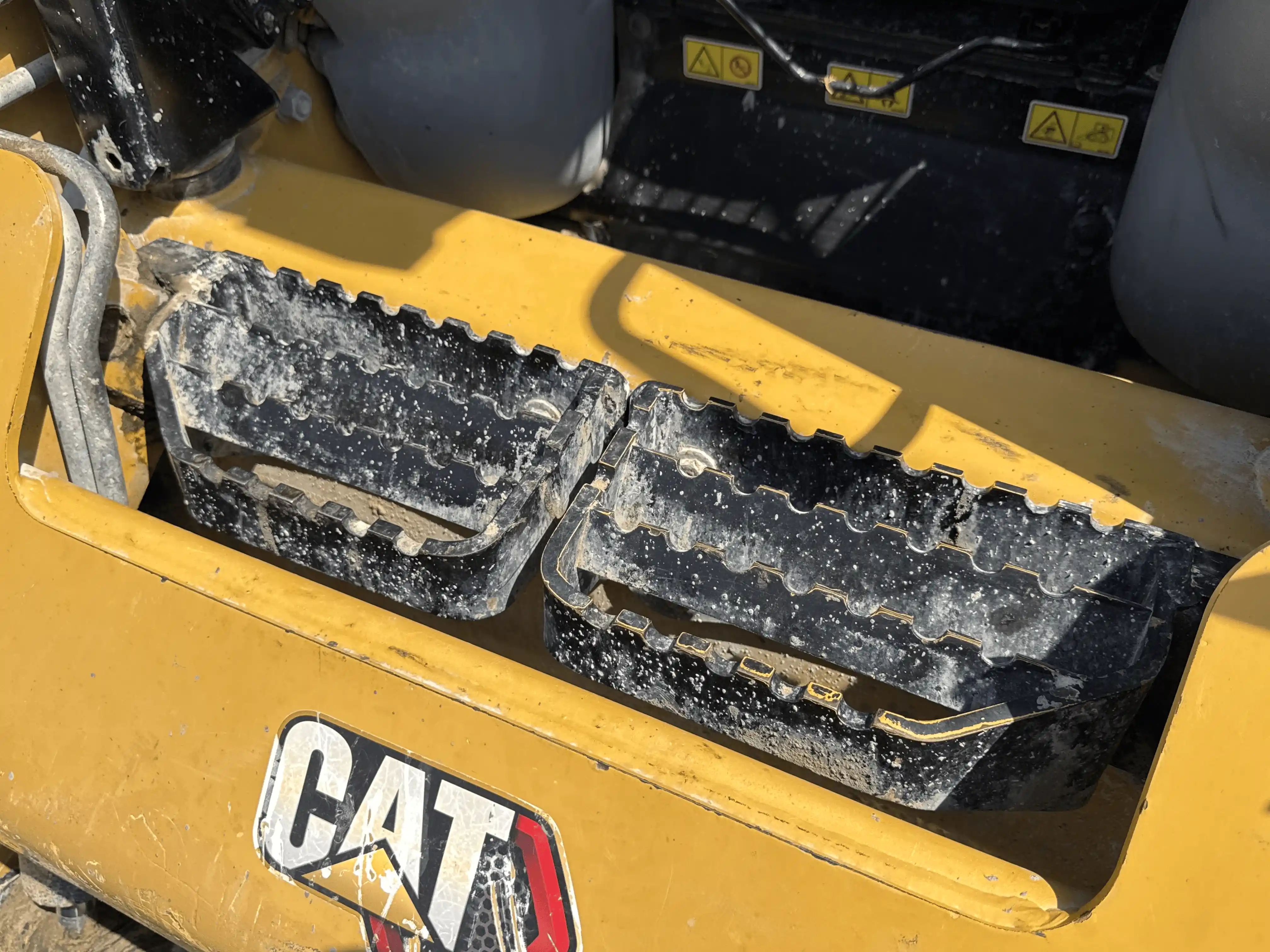 SSL-004-Cat-226B3-skid-steer-loader-inspection-structure-steps-ladders-1