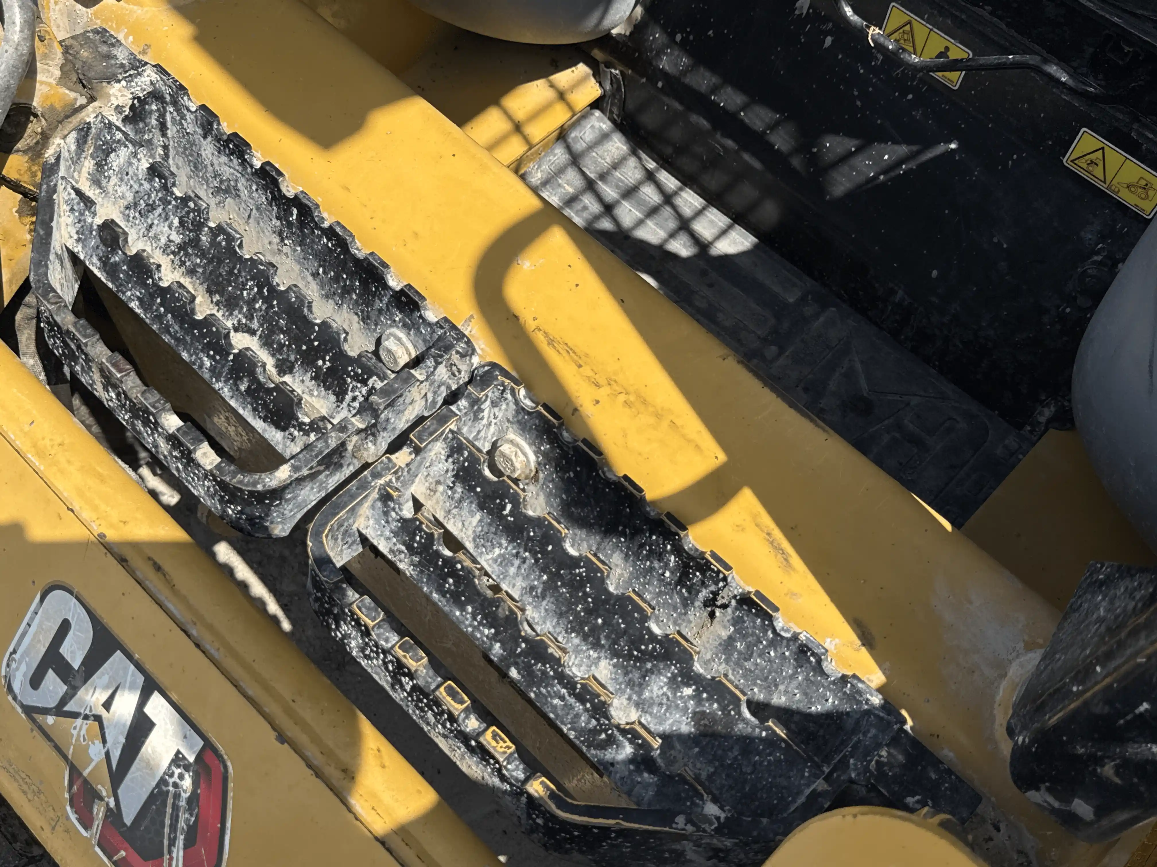 SSL-004-Cat-226B3-skid-steer-loader-inspection-structure-steps-ladders-2
