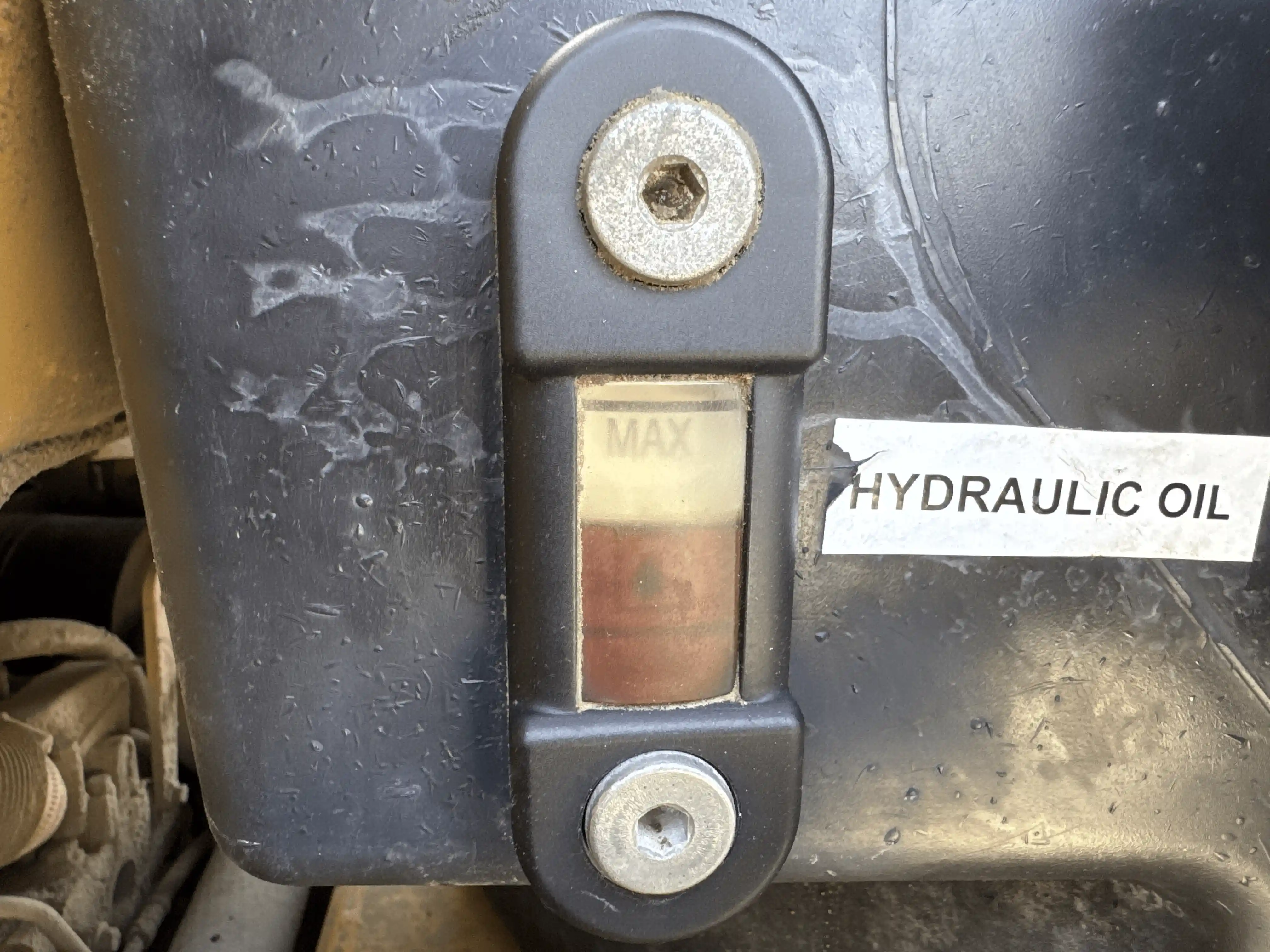 SSL-004-Cat-226B3-skid-steer-loader-inspection-hydraulics-hydraulic-tank-1
