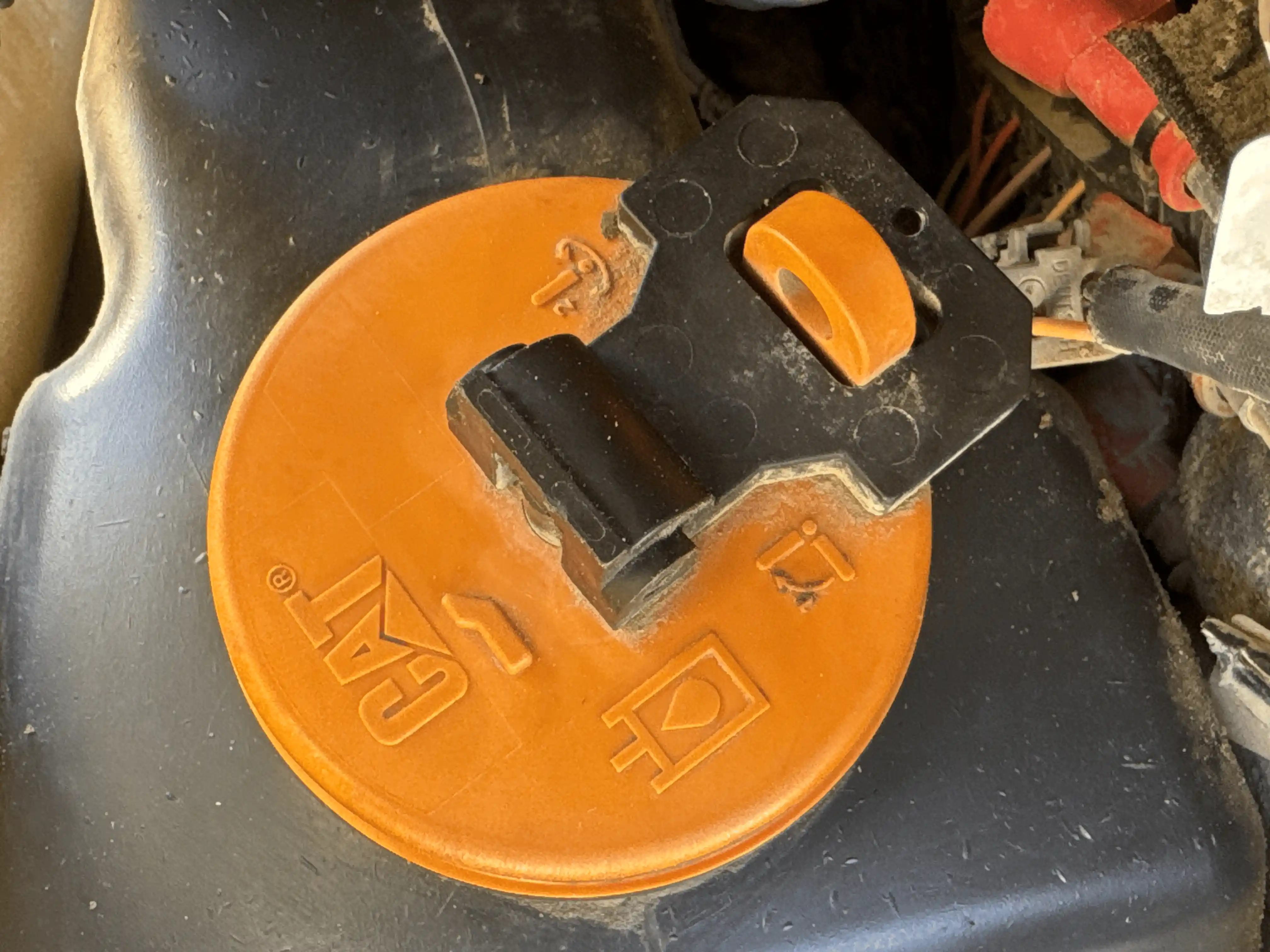 SSL-004-Cat-226B3-skid-steer-loader-inspection-hydraulics-hydraulic-tank-2