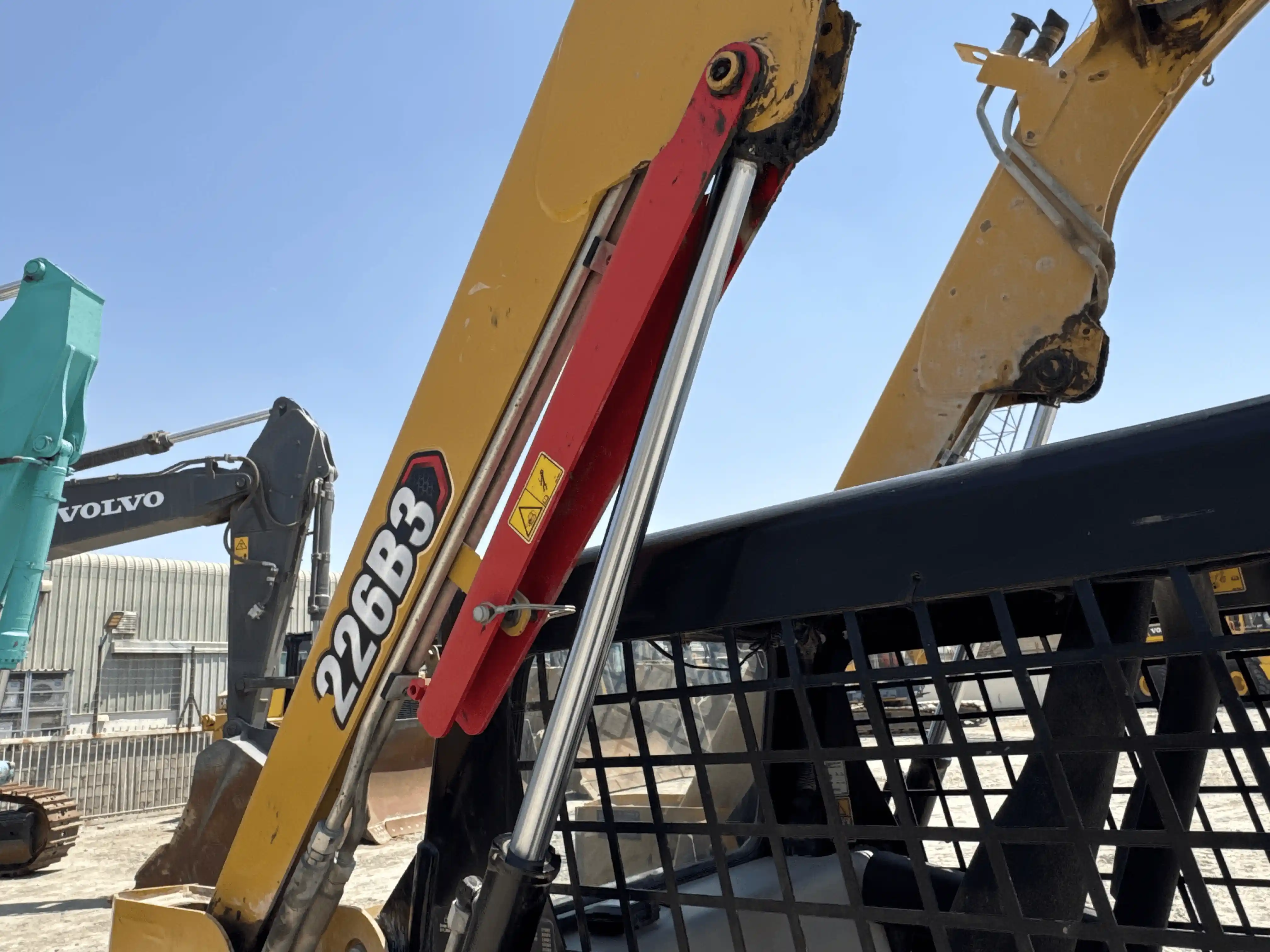 SSL-004-Cat-226B3-skid-steer-loader-inspection-hydraulics-loader-lift-cylinder-3