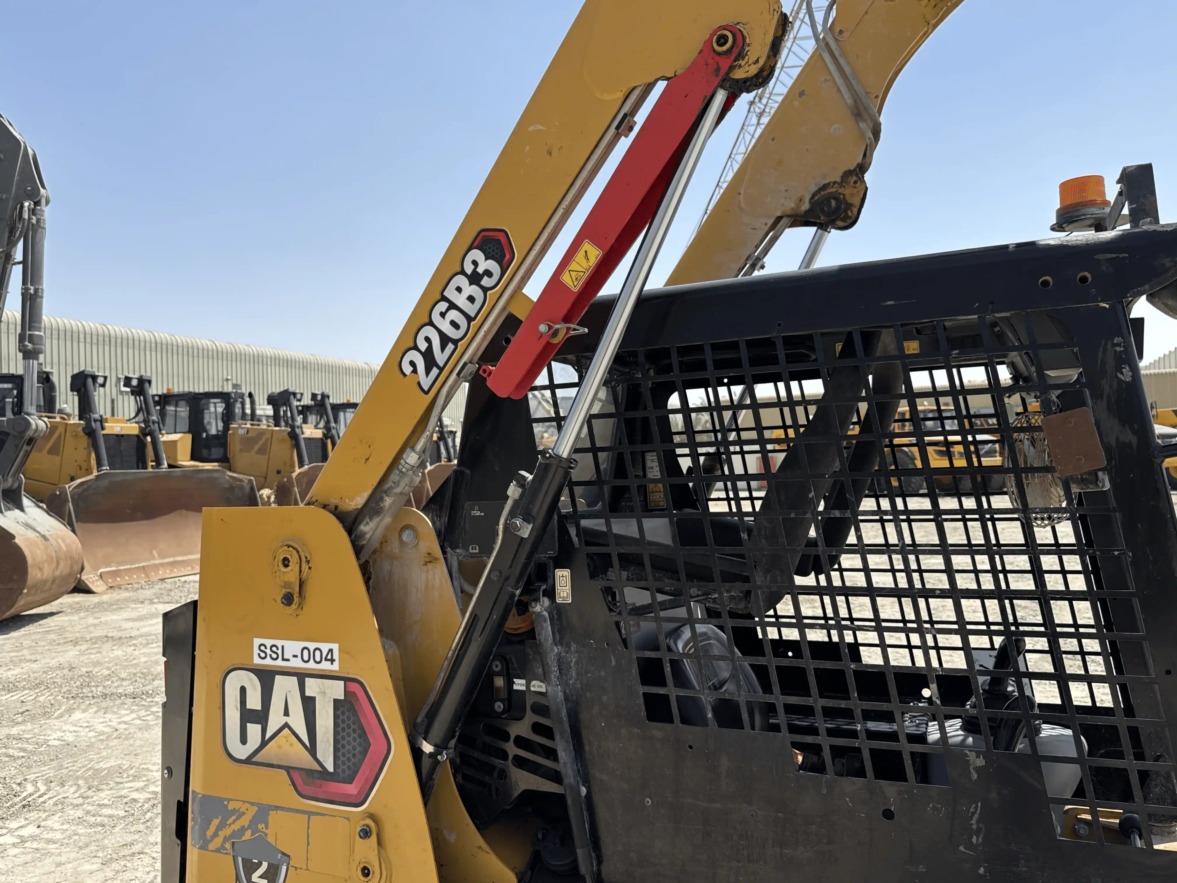SSL-004-Cat-226B3-skid-steer-loader-inspection-hydraulics-loader-lift-cylinder-4