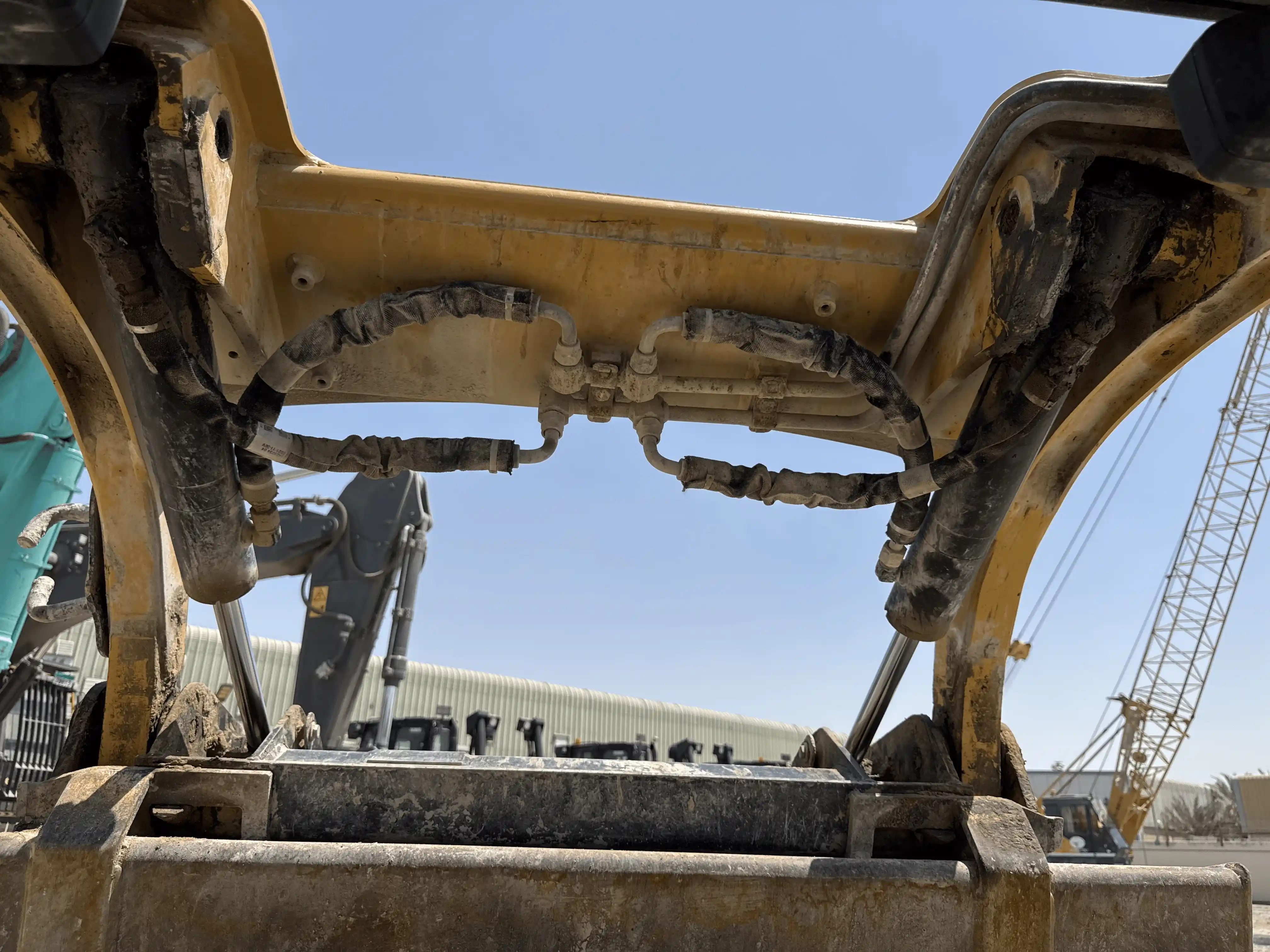 SSL-004-Cat-226B3-skid-steer-loader-inspection-hydraulics-bucket-tilt-cylinders-1