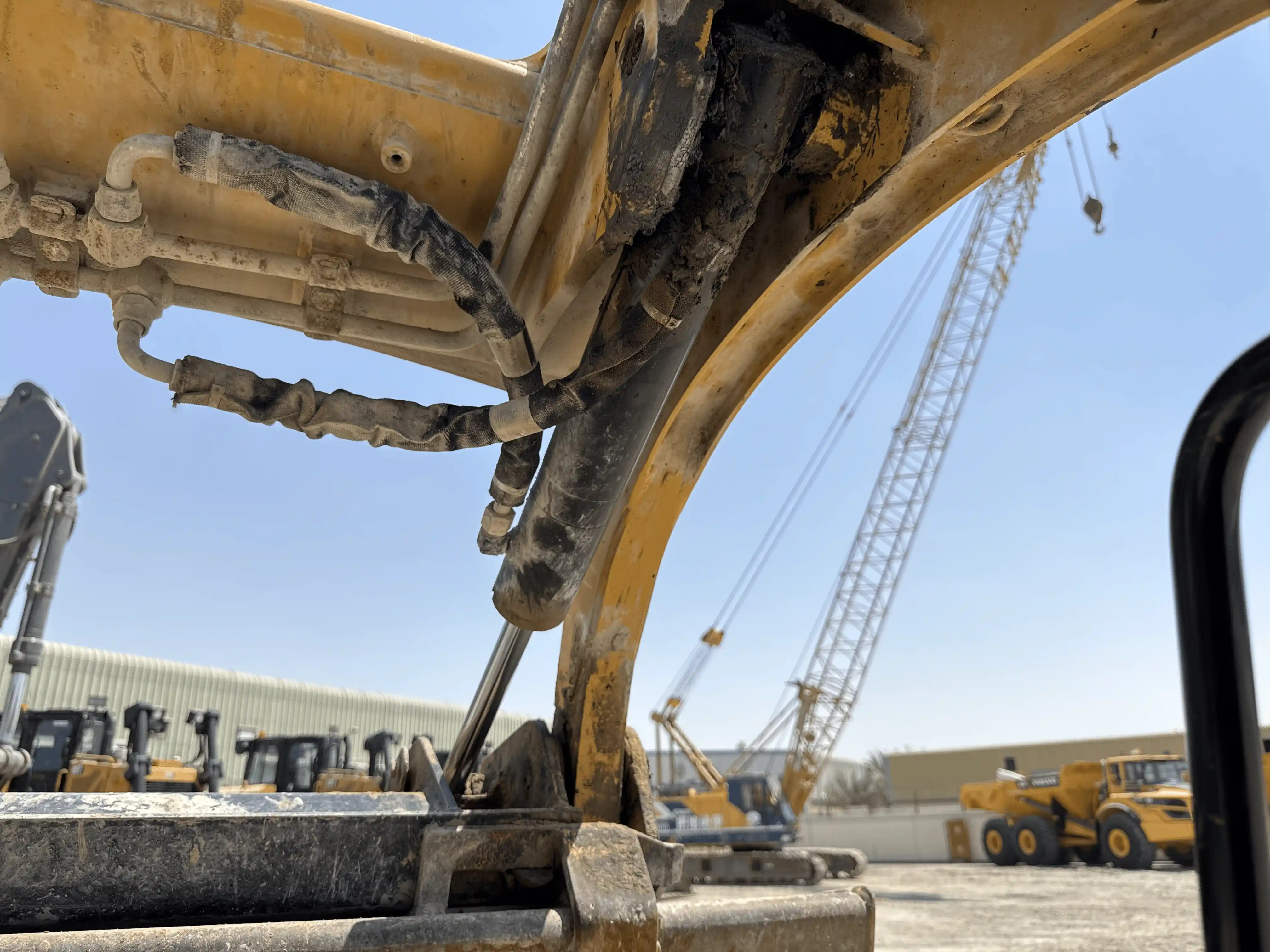 SSL-004-Cat-226B3-skid-steer-loader-inspection-hydraulics-bucket-tilt-cylinders-3