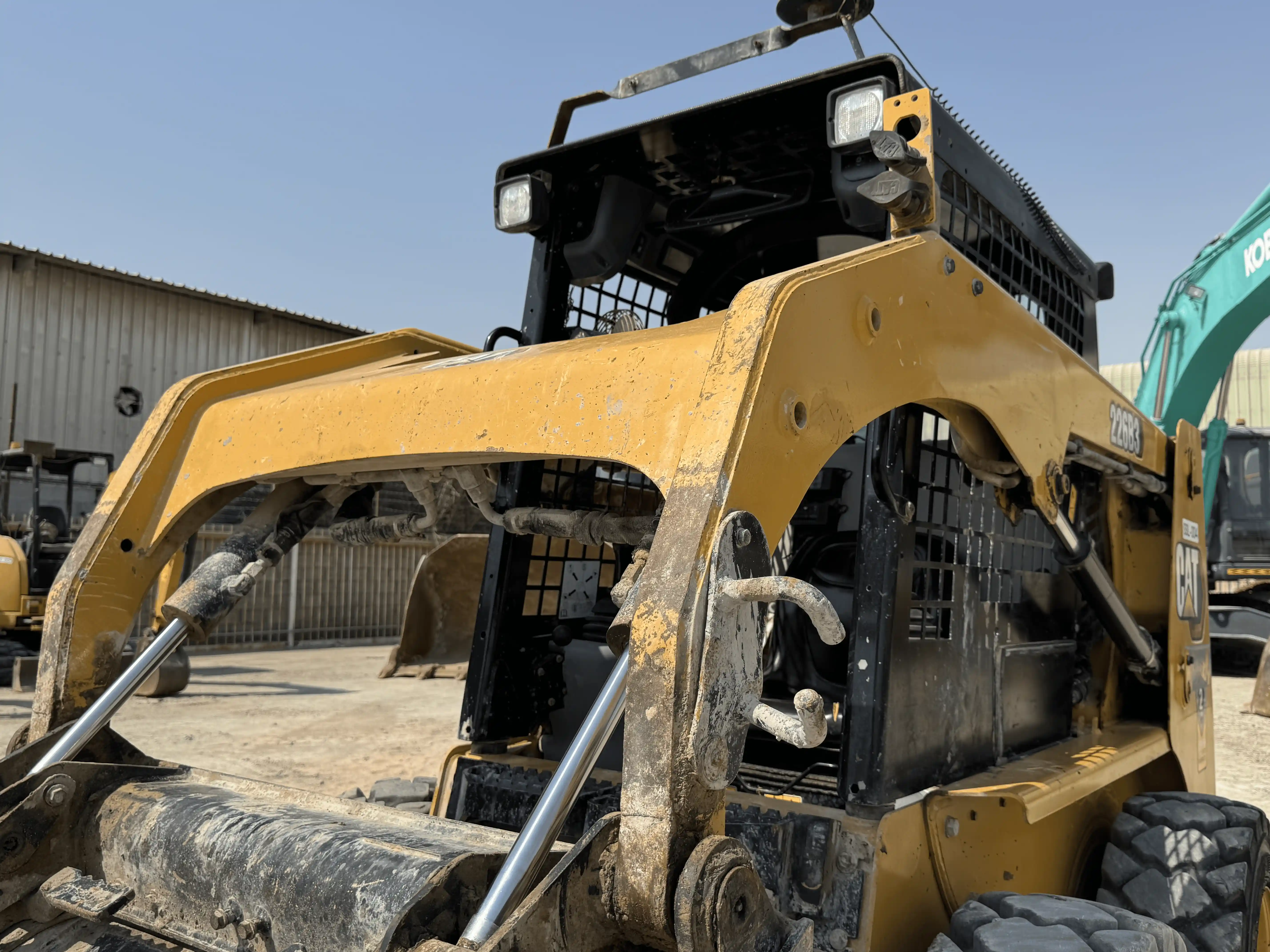 SSL-004-Cat-226B3-skid-steer-loader-inspection-hydraulics-lift-arm-1