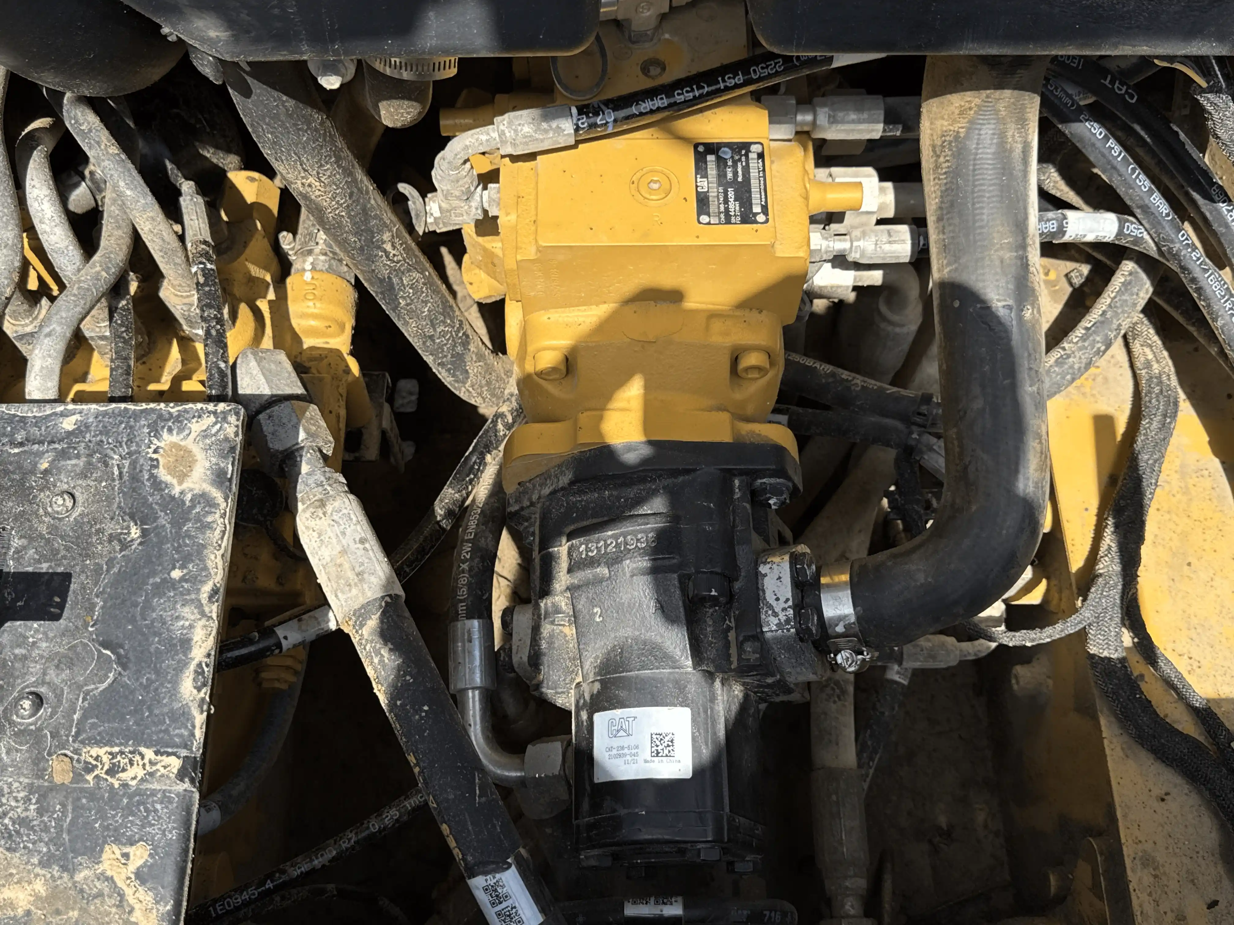 SSL-004-Cat-226B3-skid-steer-loader-inspection-hydraulics-hydraulic-pump-1