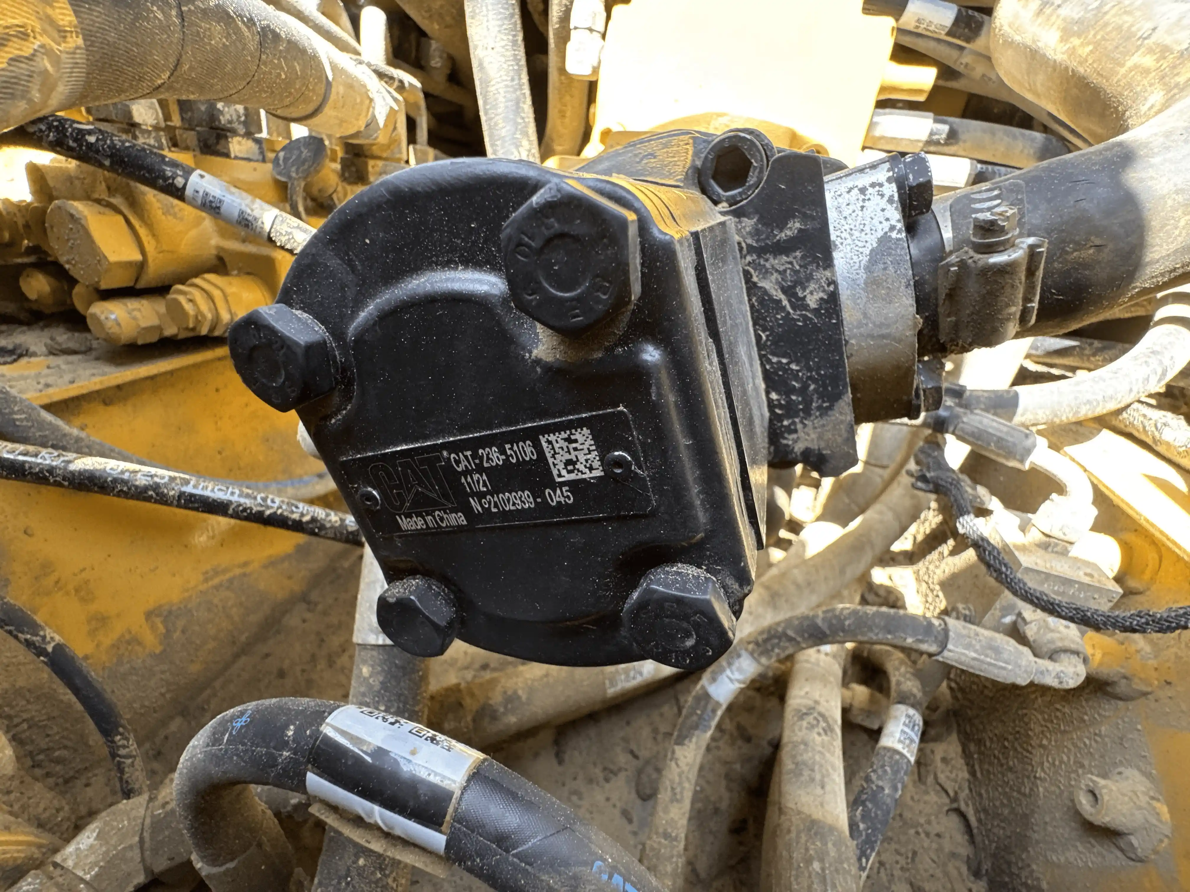 SSL-004-Cat-226B3-skid-steer-loader-inspection-hydraulics-hydraulic-pump-2