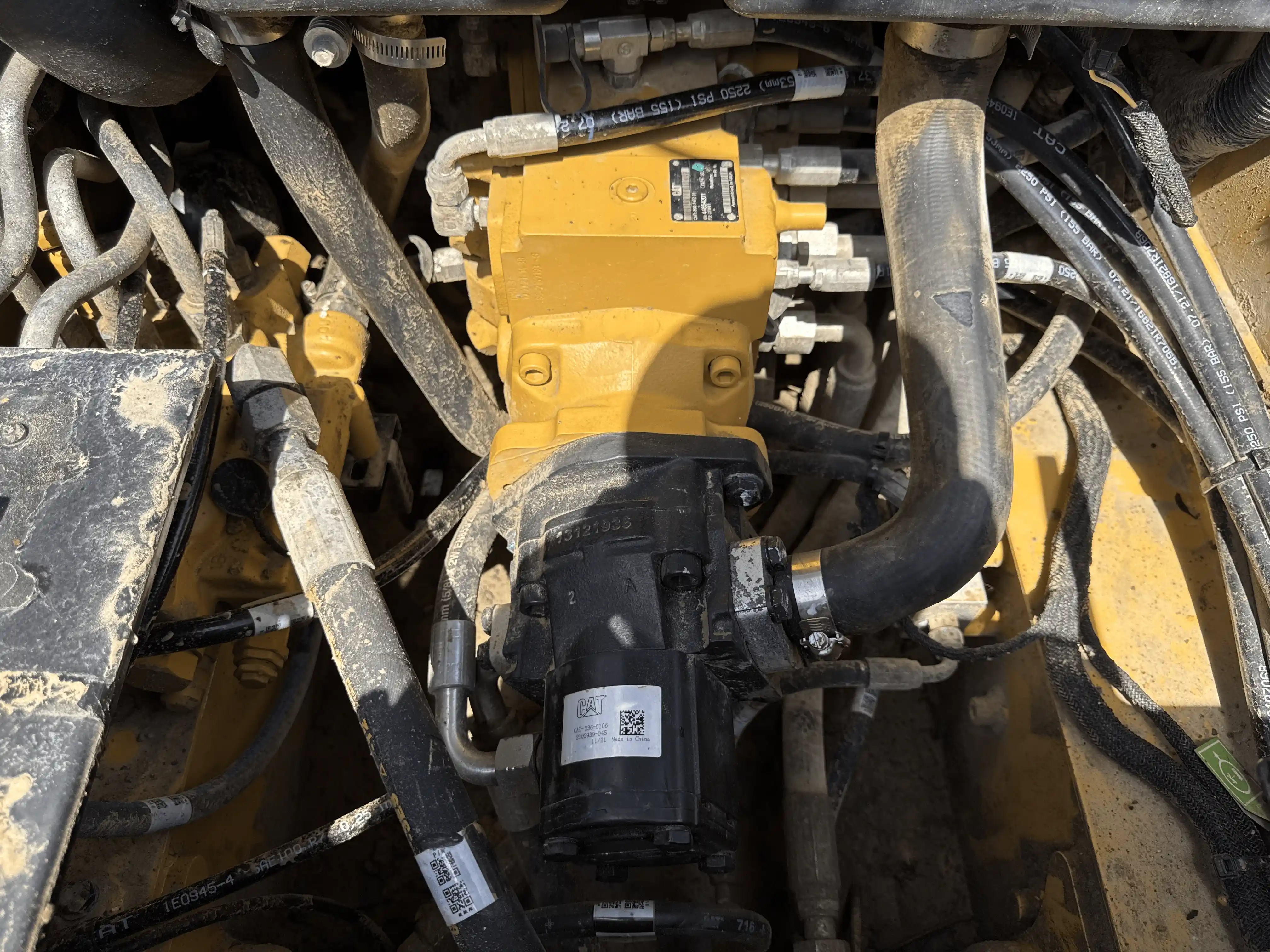 SSL-004-Cat-226B3-skid-steer-loader-inspection-hydraulics-hydraulic-pump-3