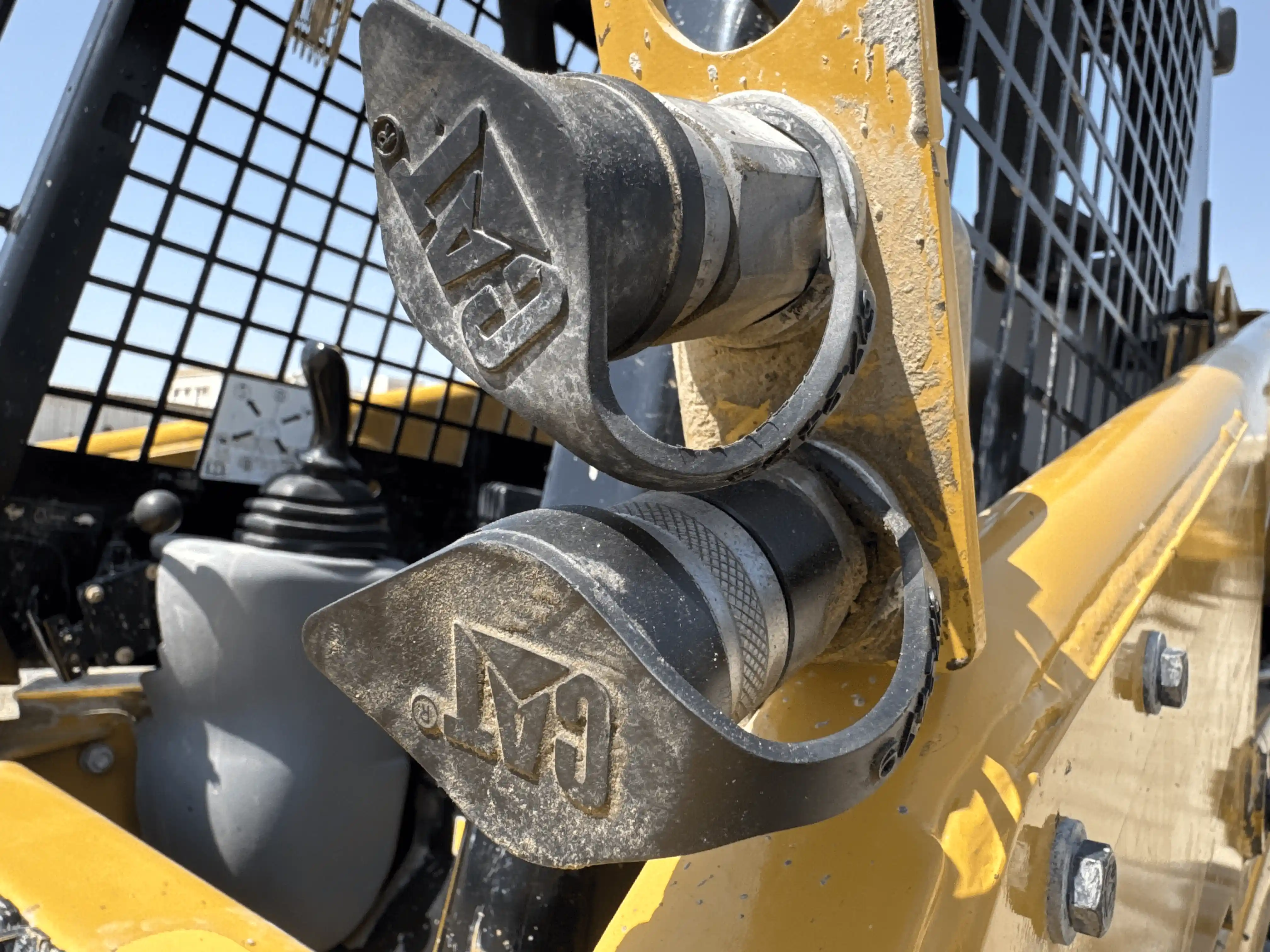 SSL-004-Cat-226B3-skid-steer-loader-inspection-hydraulics-hydraulic-hoses-and-lines-2