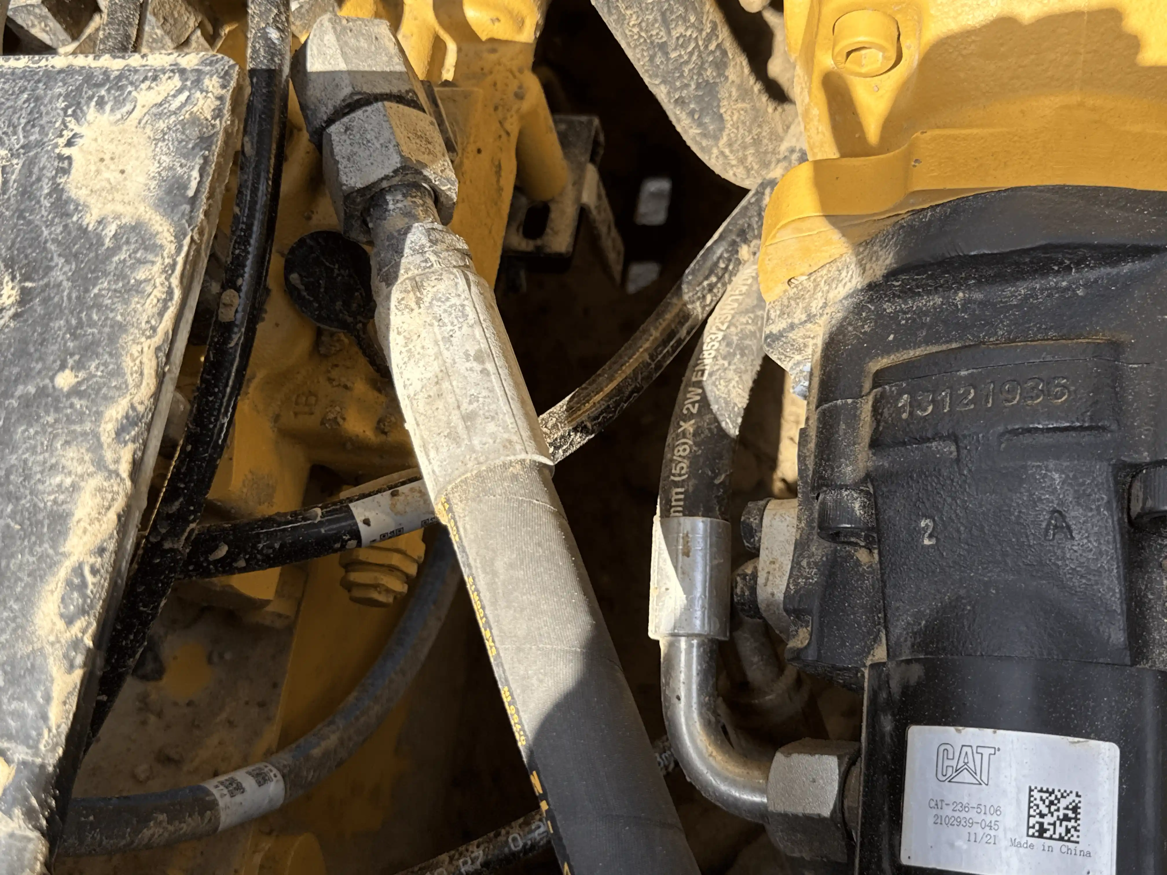 SSL-004-Cat-226B3-skid-steer-loader-inspection-hydraulics-hydraulic-hoses-and-lines-4