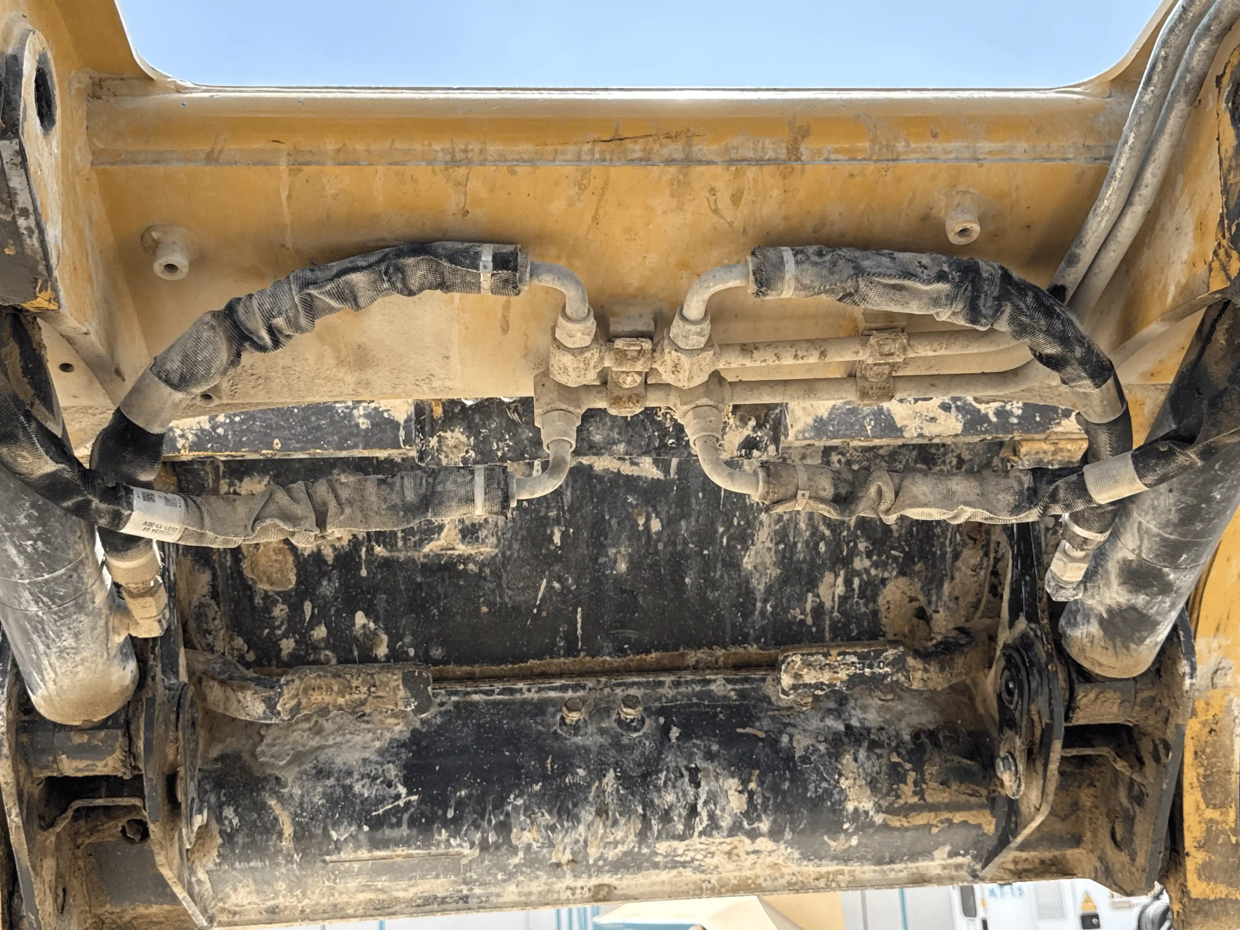 SSL-004-Cat-226B3-skid-steer-loader-inspection-hydraulics-hydraulic-hoses-and-lines-5
